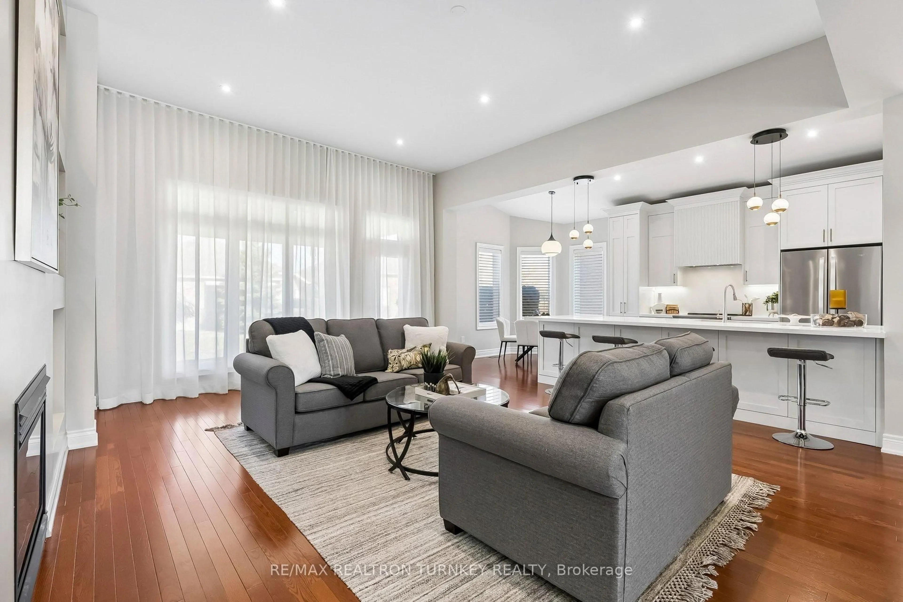 Living room with furniture, unknown for 3 Little Ben, Whitchurch-Stouffville Ontario L4A 0K5