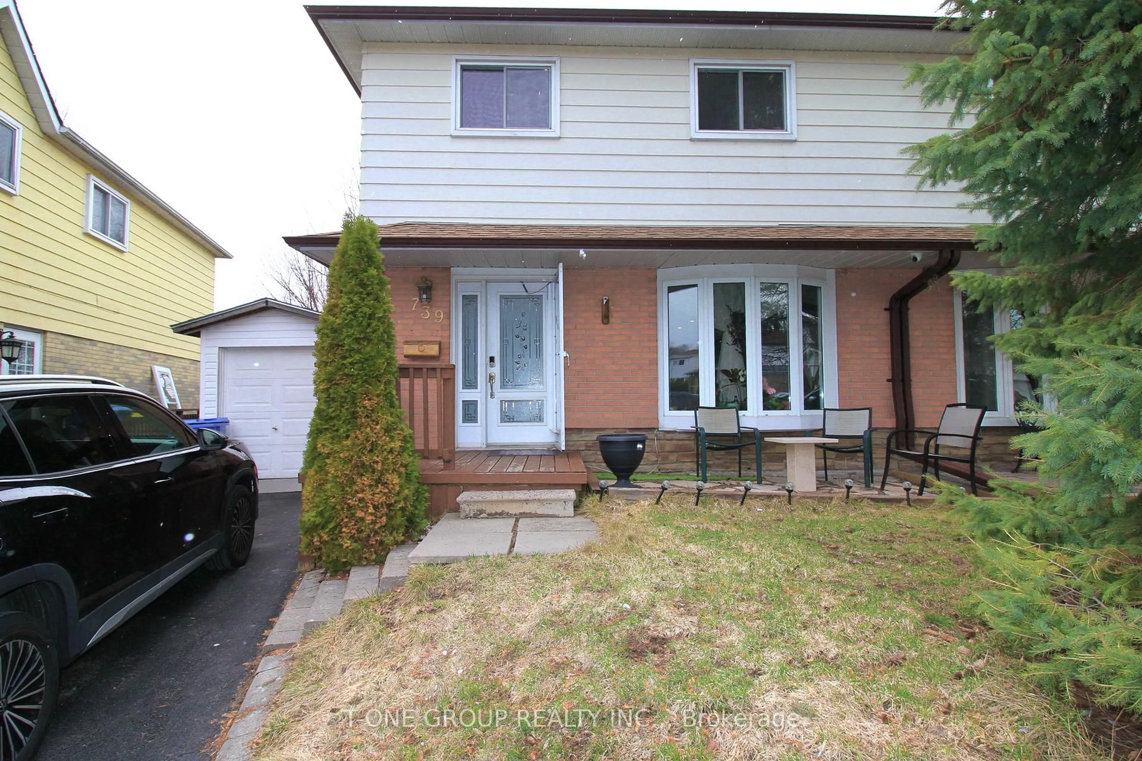 Unknown for 739 Pam Cres, Newmarket Ontario L3Y 5B7