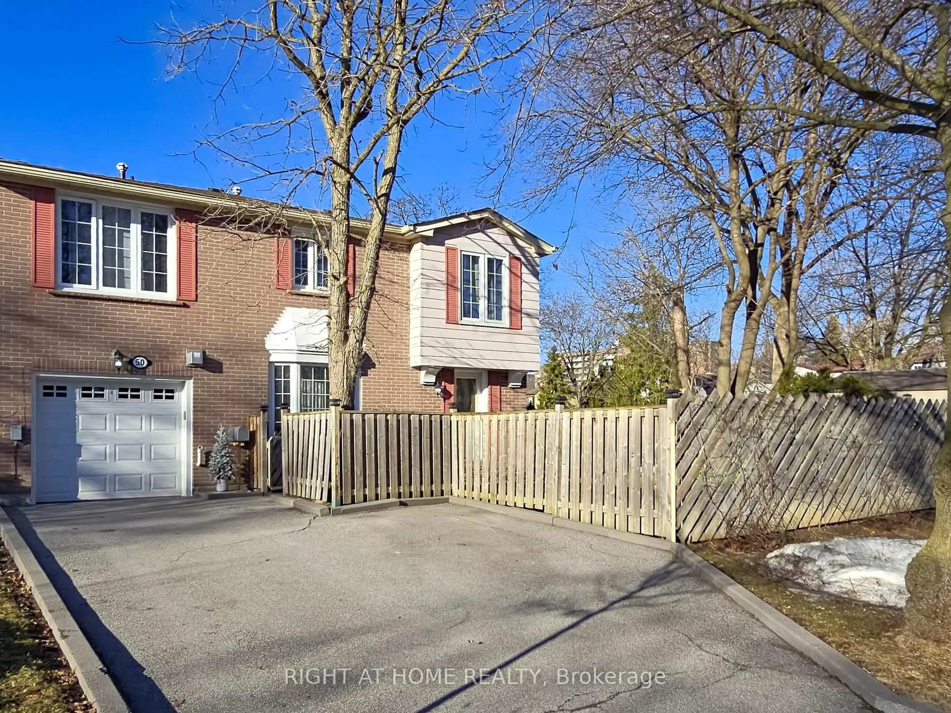 A pic from outside/outdoor area/front of a property/back of a property/a pic from drone, street for 50 Rathfon Cres, Richmond Hill Ontario L4C 5B7