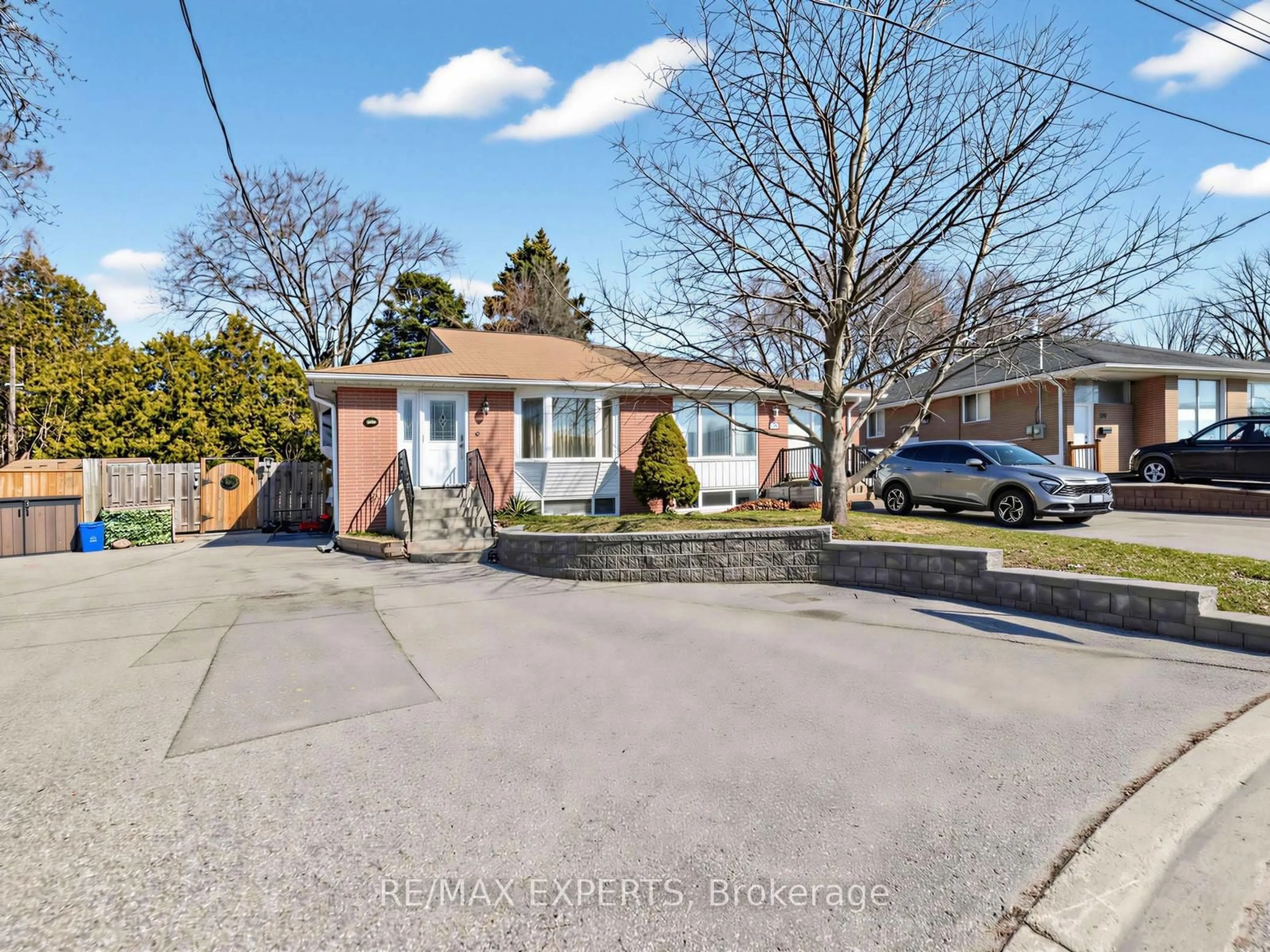 Unknown for 126 Longford Dr, Newmarket Ontario L3Y 2Y5