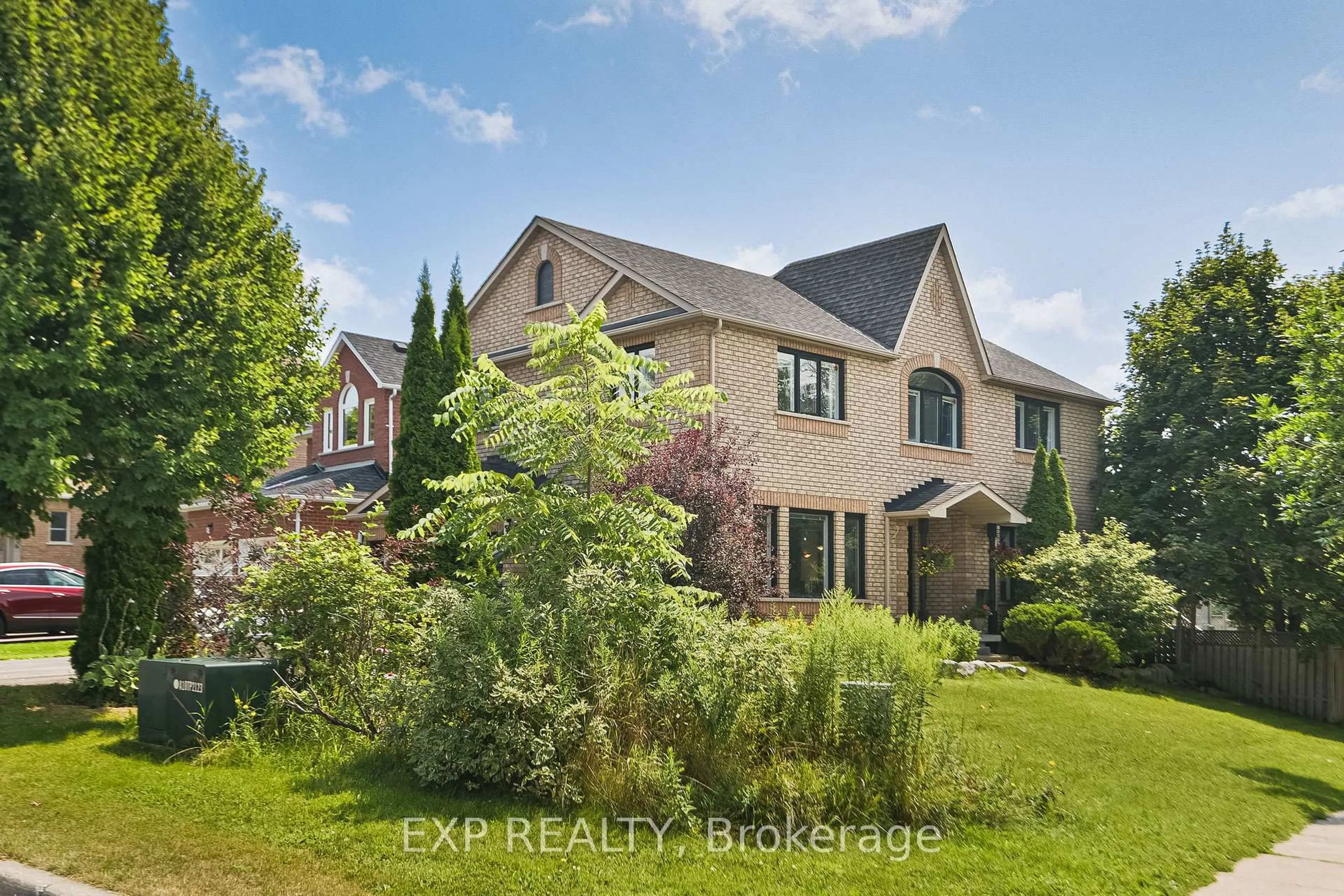 A pic from outside/outdoor area/front of a property/back of a property/a pic from drone, unknown for 29 Batson Dr, Aurora Ontario L4G 7G8