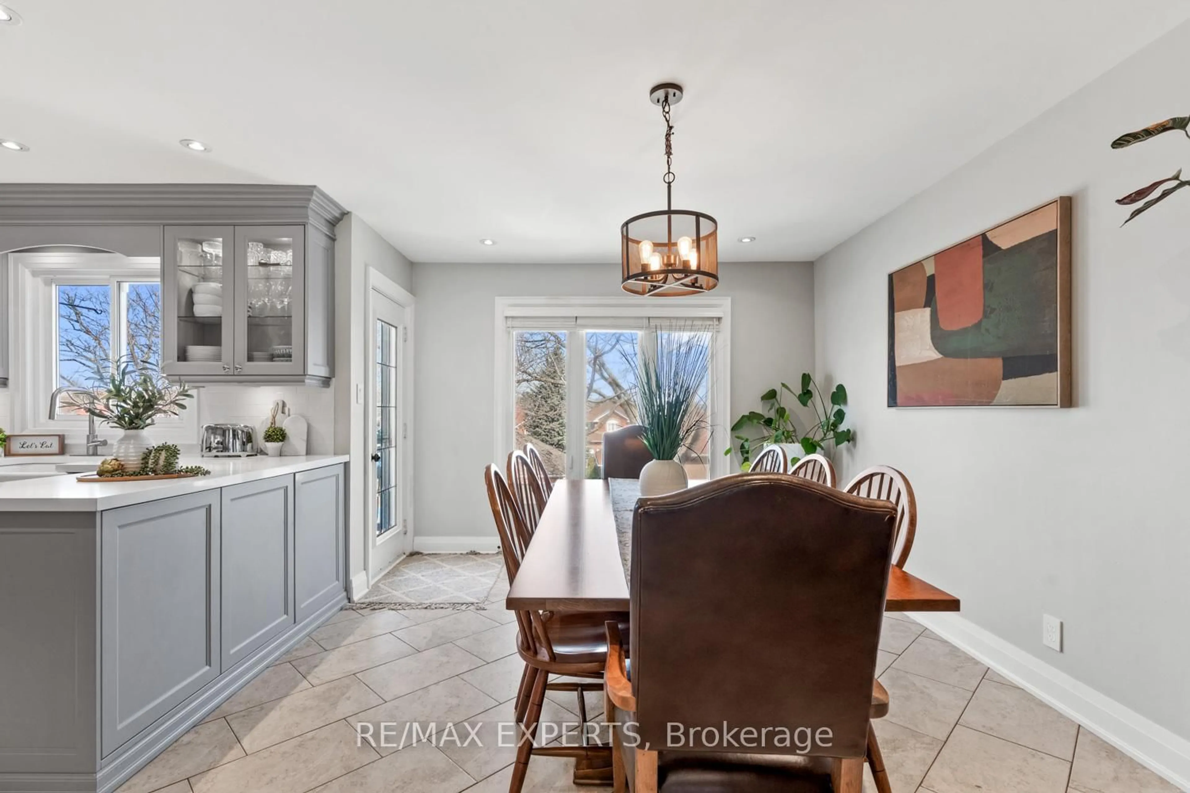 Open concept kitchen, ceramic/tile floor for 50 Fox Run Lane, Bradford West Gwillimbury Ontario L3Z 2V1