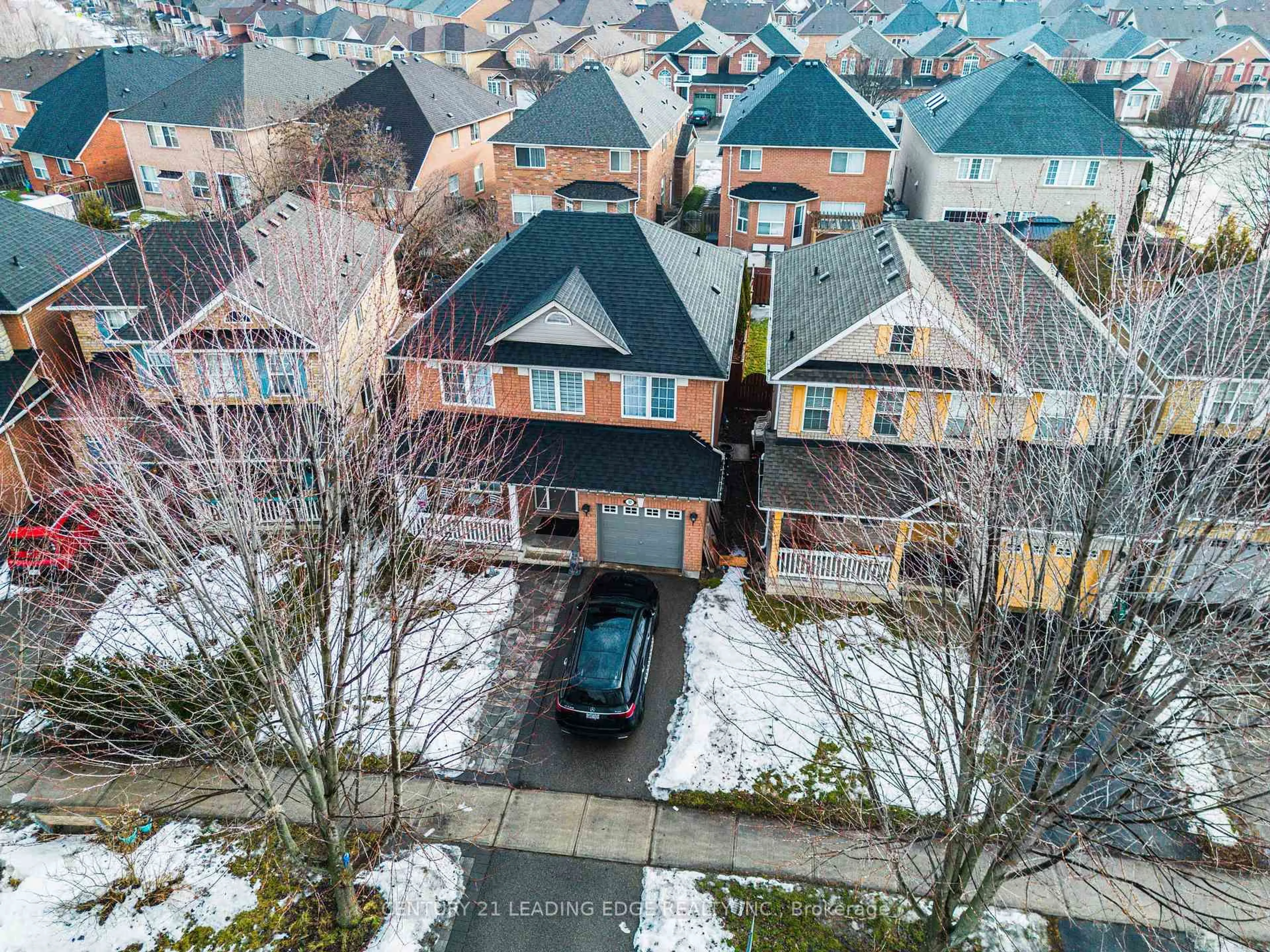 A pic from outside/outdoor area/front of a property/back of a property/a pic from drone, city buildings view from balcony for 37 Landsdown Cres, Markham Ontario L6E 1M6