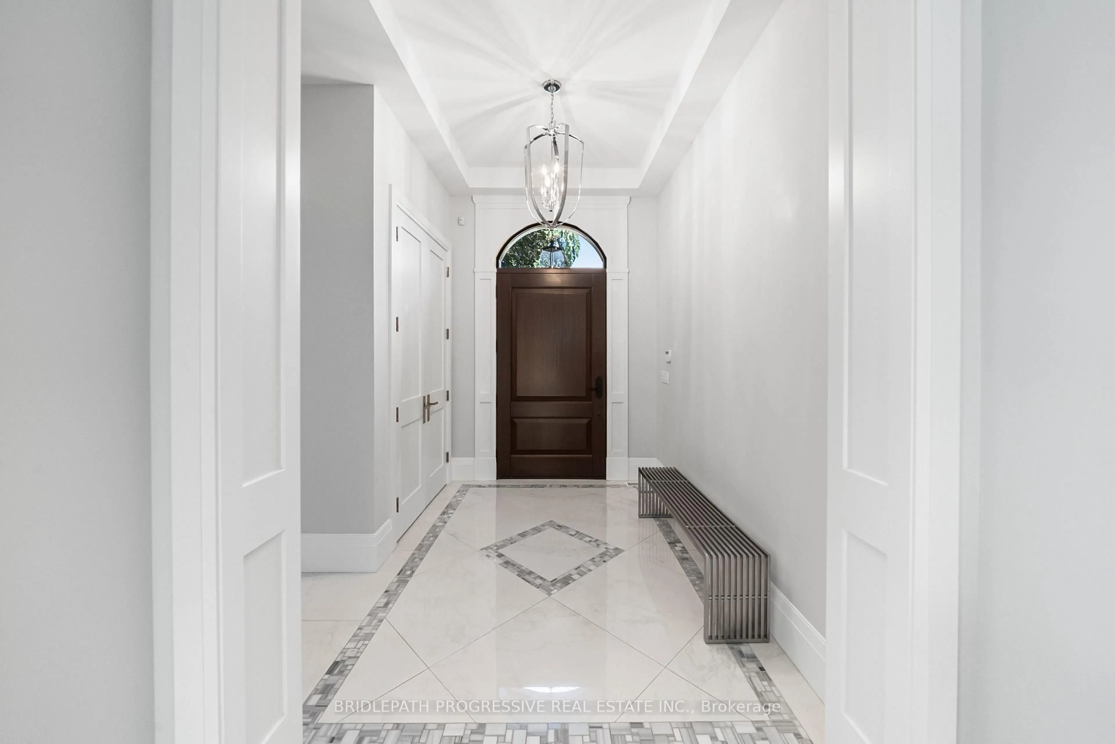 Indoor entryway for 25 Portree Cres, Markham Ontario L3T 3G1