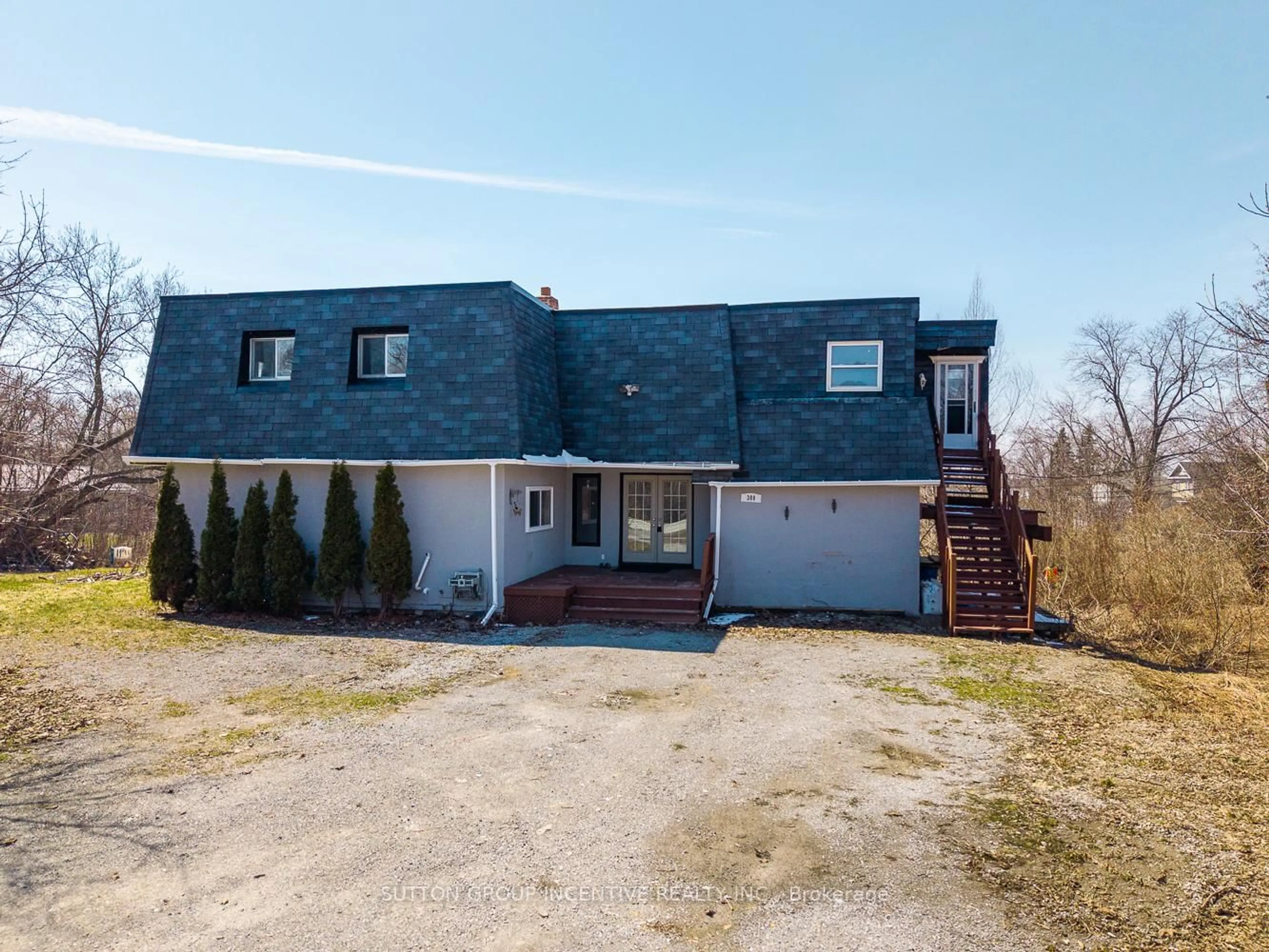 A pic from outside/outdoor area/front of a property/back of a property/a pic from drone, unknown for 300 Metro Rd, Georgina Ontario L4P 3C8