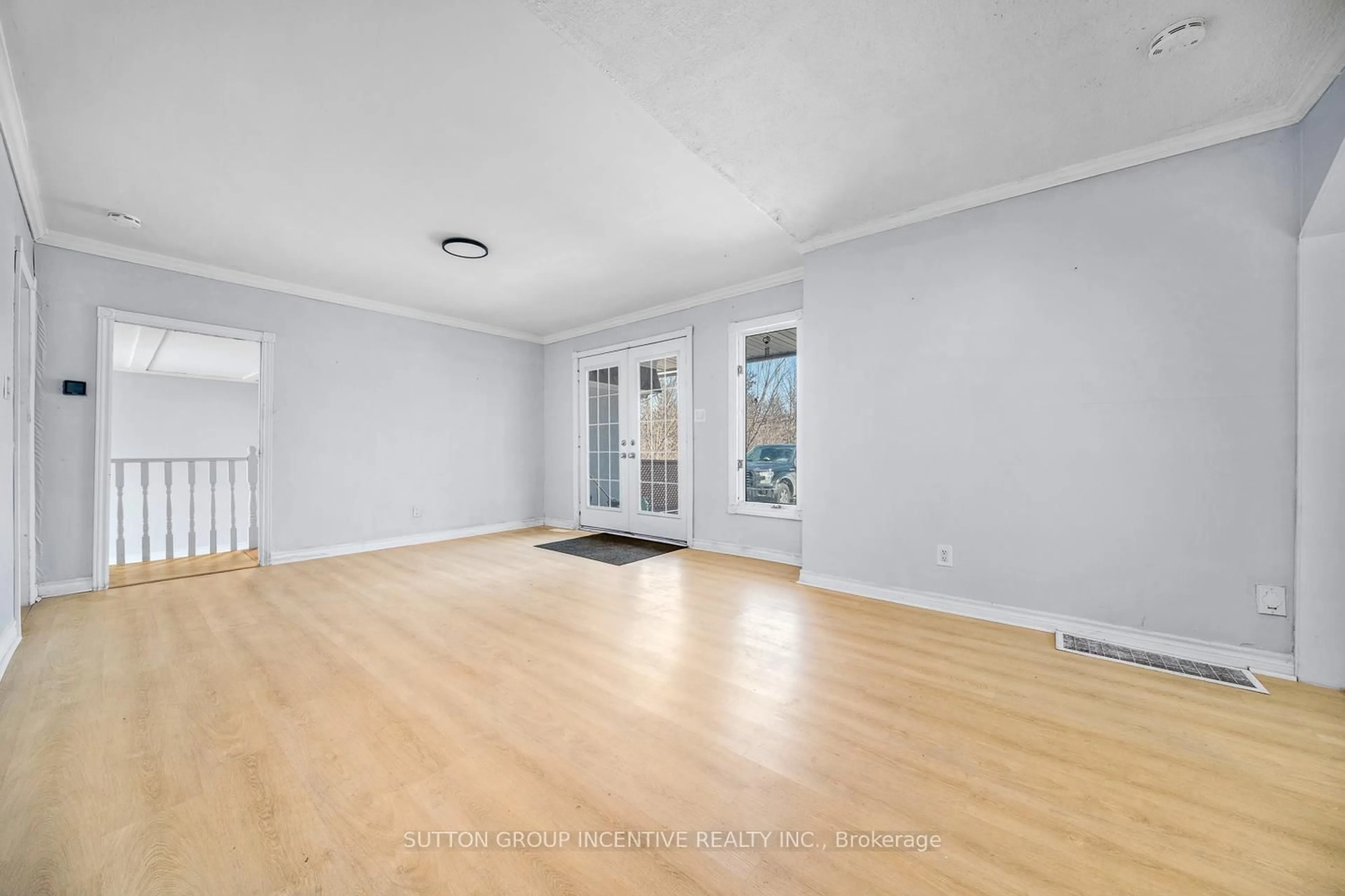 A pic of a room for 300 Metro Rd, Georgina Ontario L4P 3C8