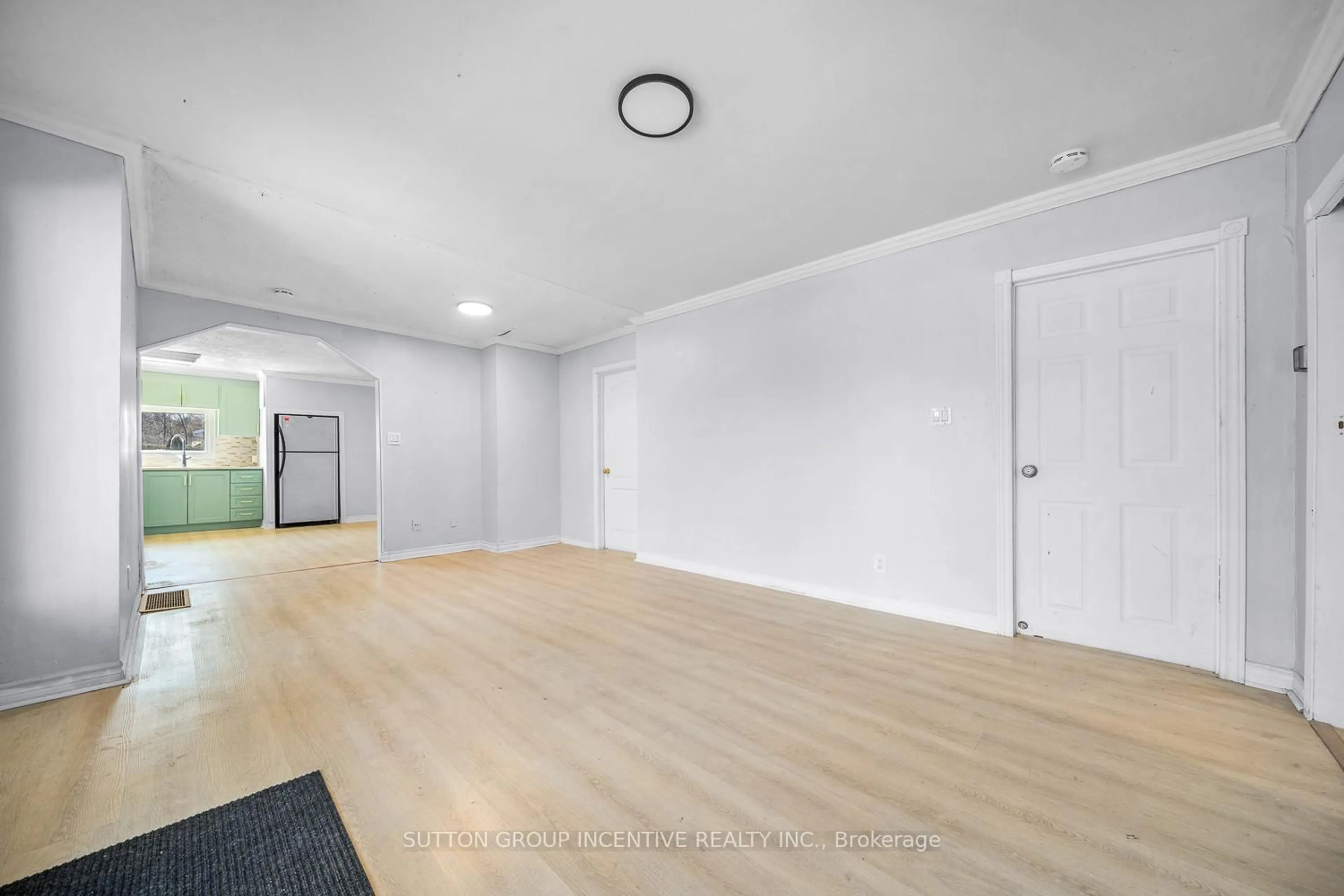 A pic of a room for 300 Metro Rd, Georgina Ontario L4P 3C8