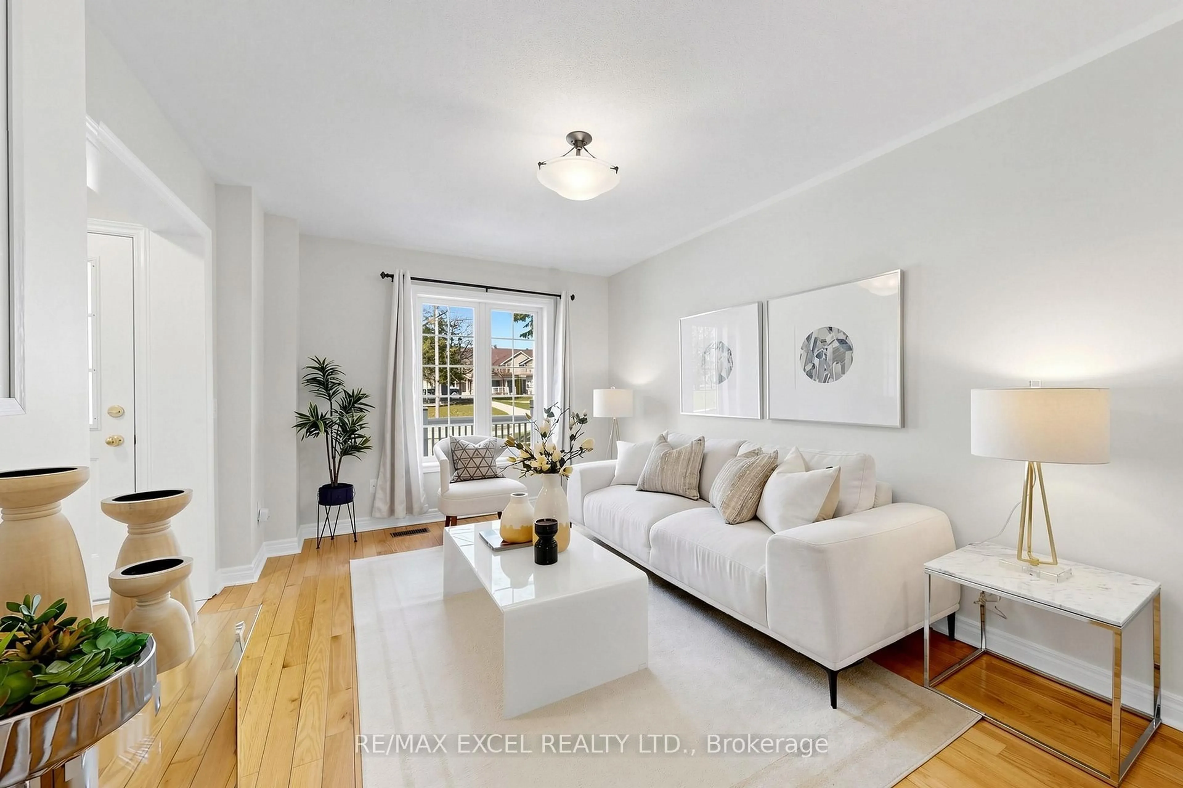 Living room with furniture, unknown for 523 Bur Oak Ave, Markham Ontario L6C 2S5