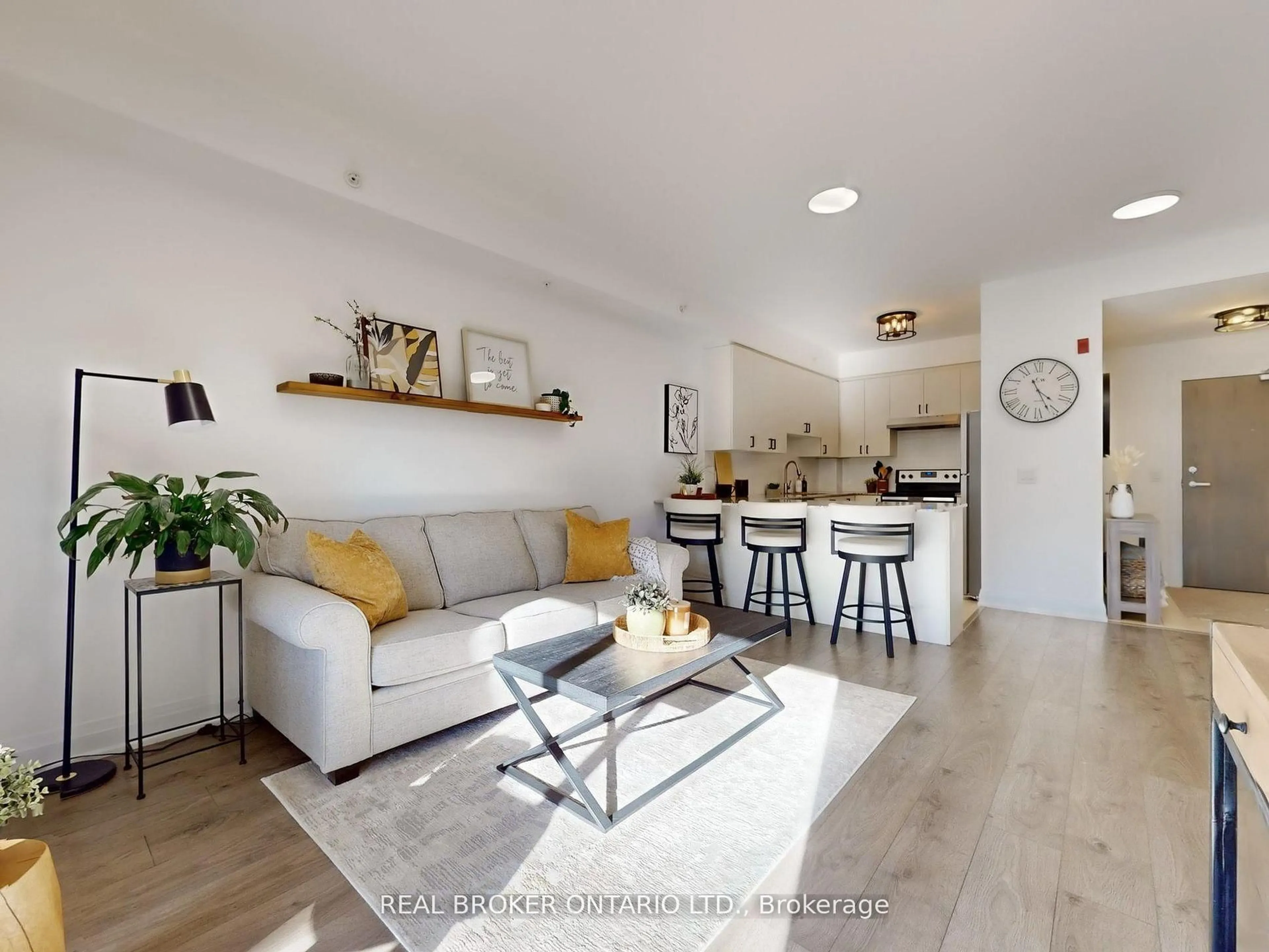 Living room with furniture, wood/laminate floor for 481 Rupert Ave #122, Whitchurch-Stouffville Ontario L4A 1Y7