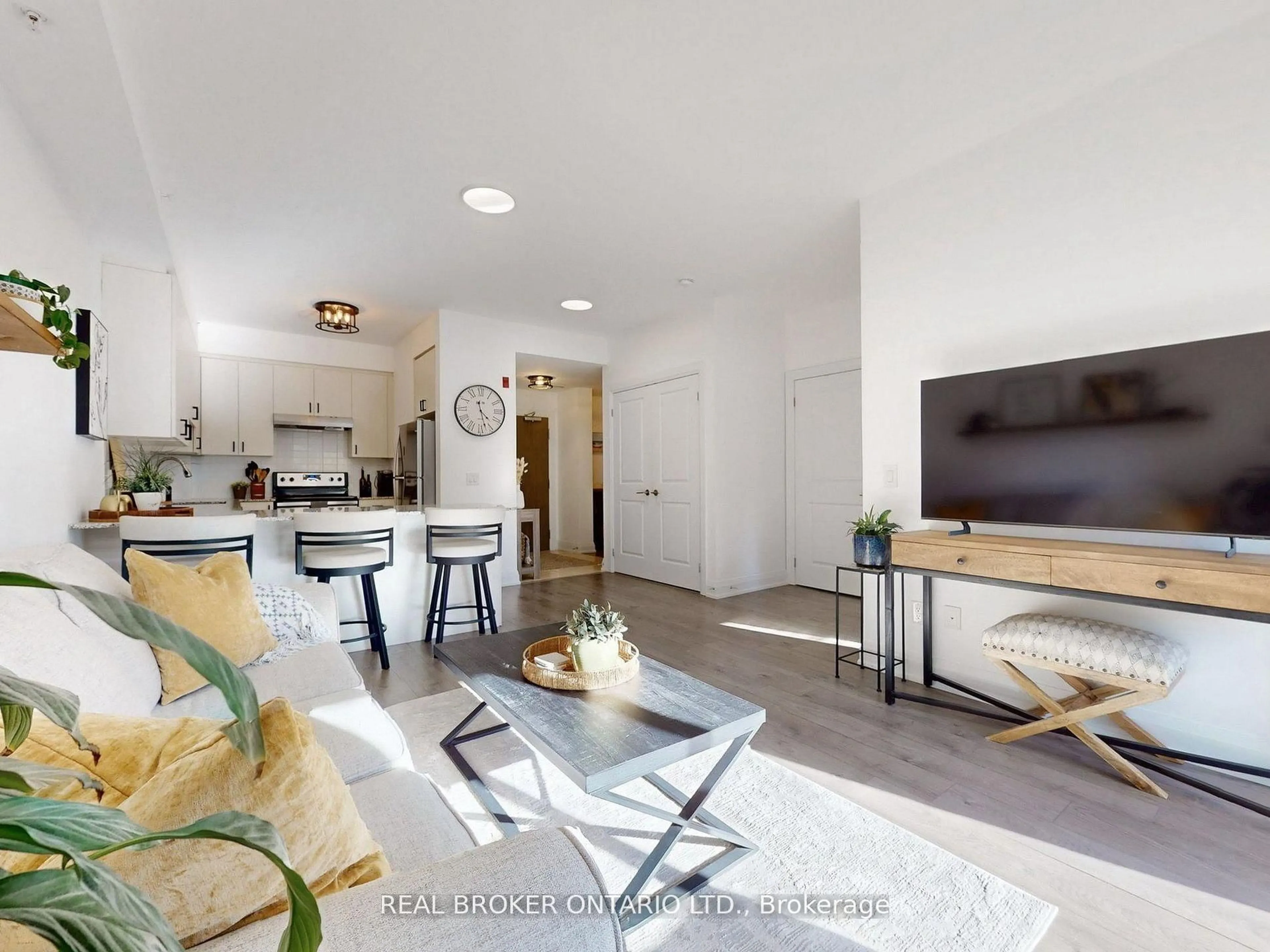 Open concept kitchen, unknown for 481 Rupert Ave #122, Whitchurch-Stouffville Ontario L4A 1Y7