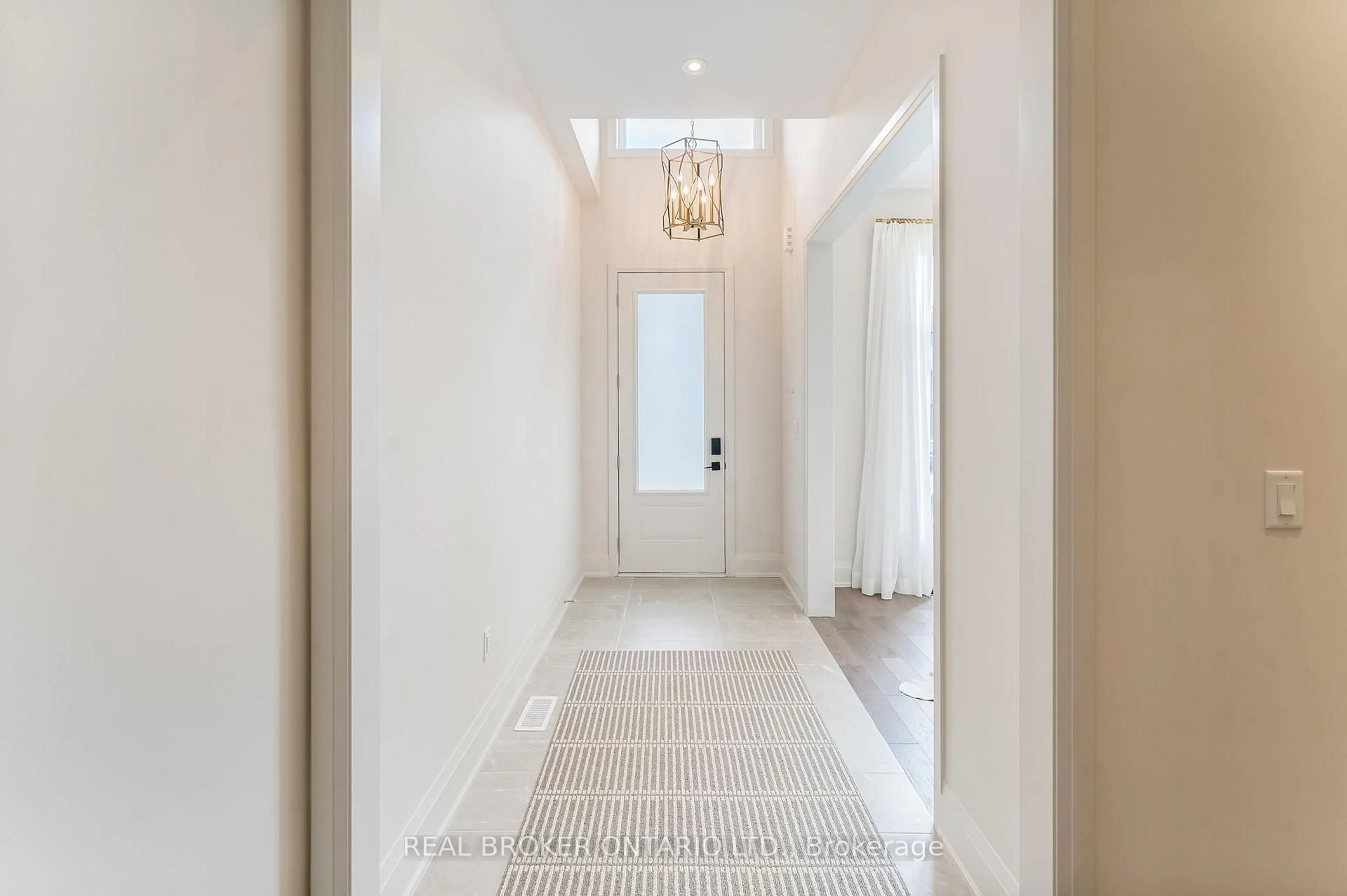 Indoor foyer for 9 Vern Robertson Gate, Uxbridge Ontario L9P 0R9