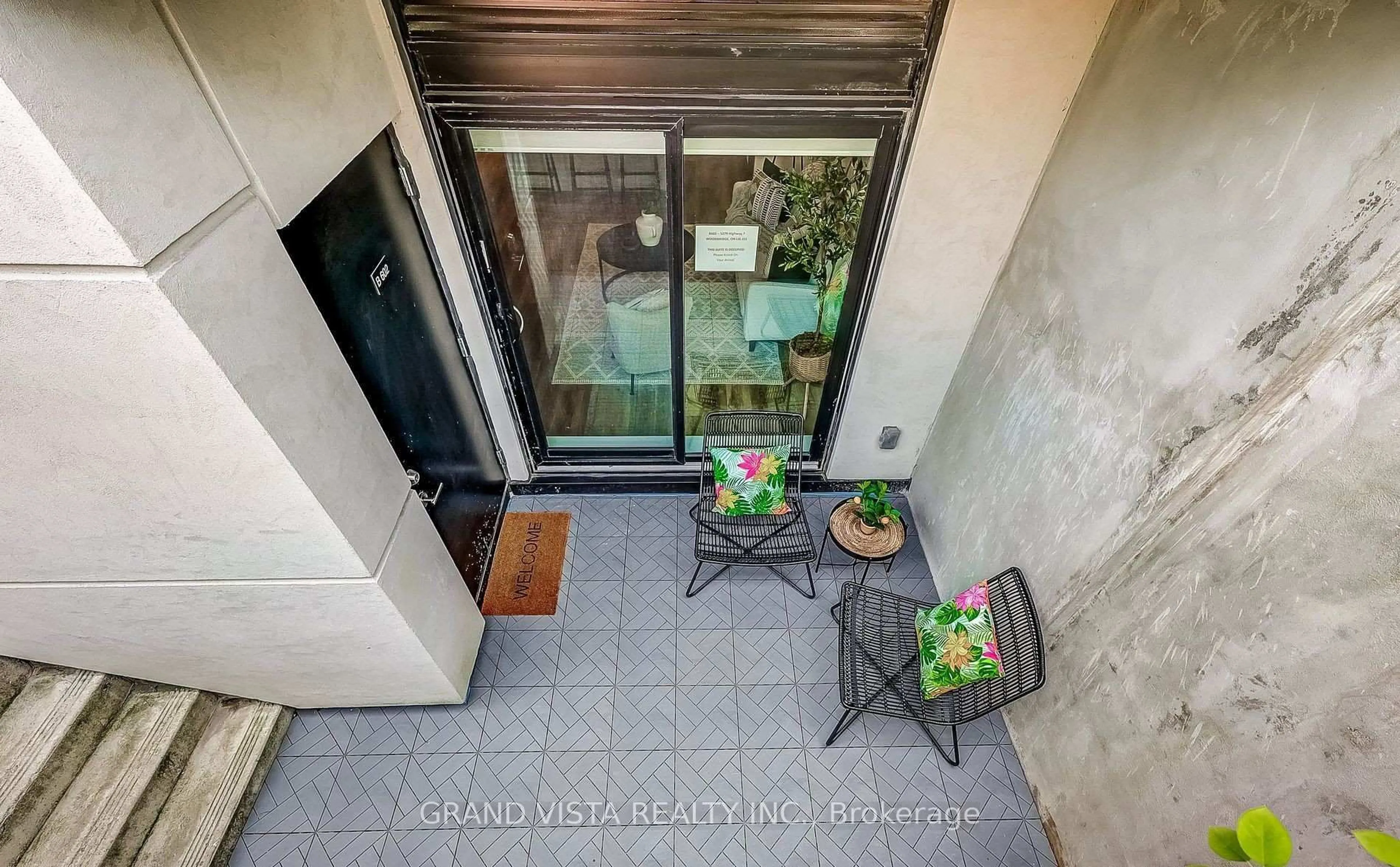 Patio, street for 5279 Highway 7 #B602, Vaughan Ontario L4L 0J1