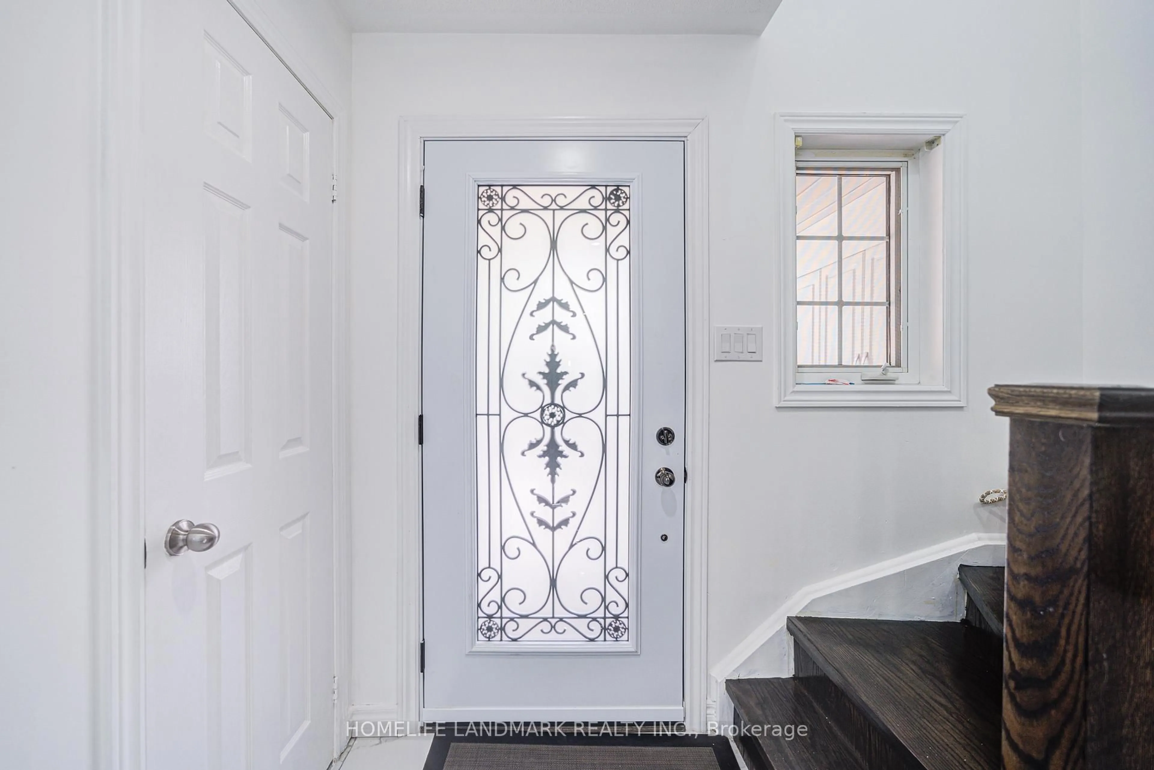 Indoor entryway for 24 Willow Trail Rd, Markham Ontario L6E 1V2