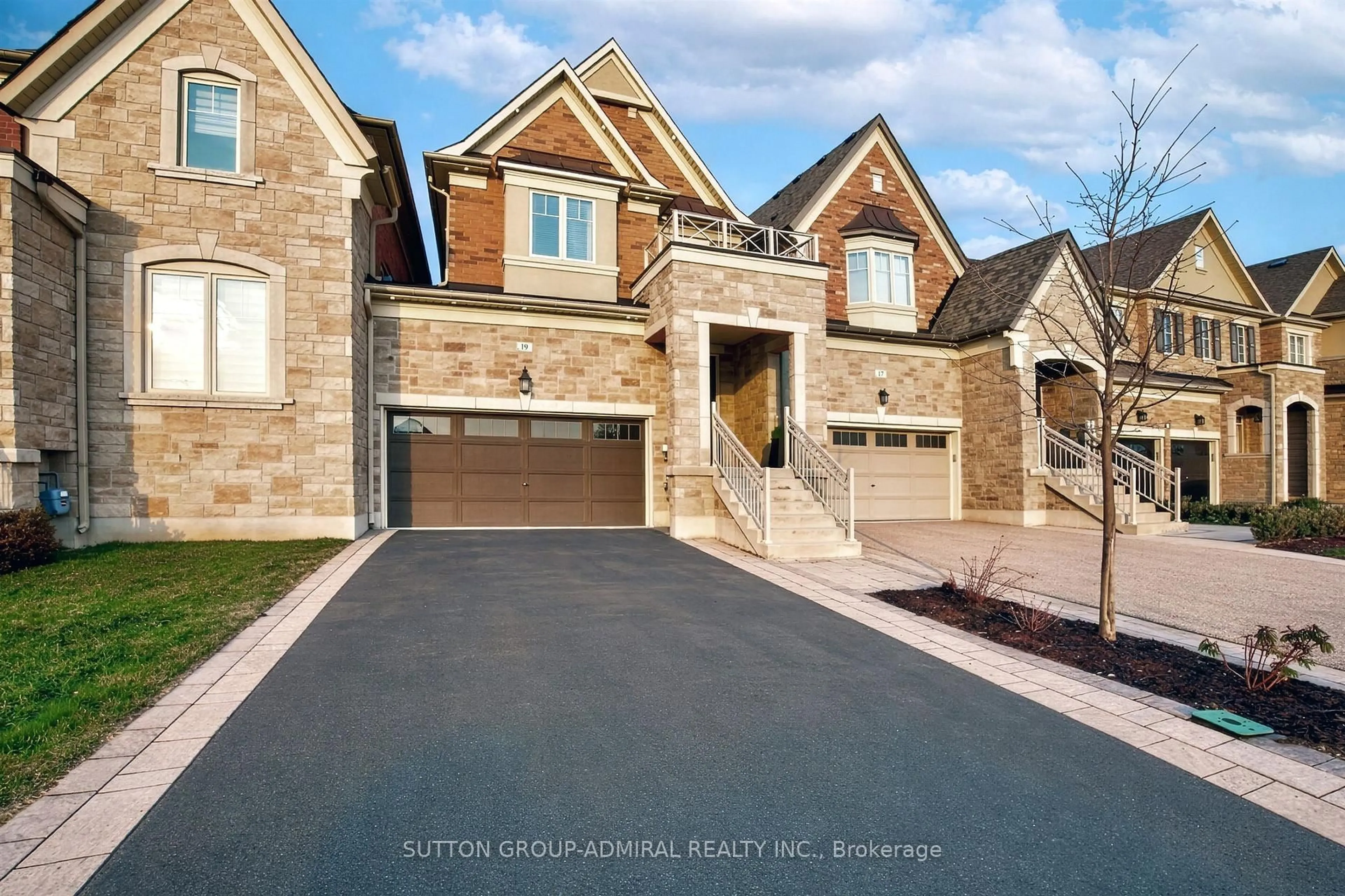 Home with brick exterior material, street for 19 Kettle Valley Tr, King Ontario L7B 0N3