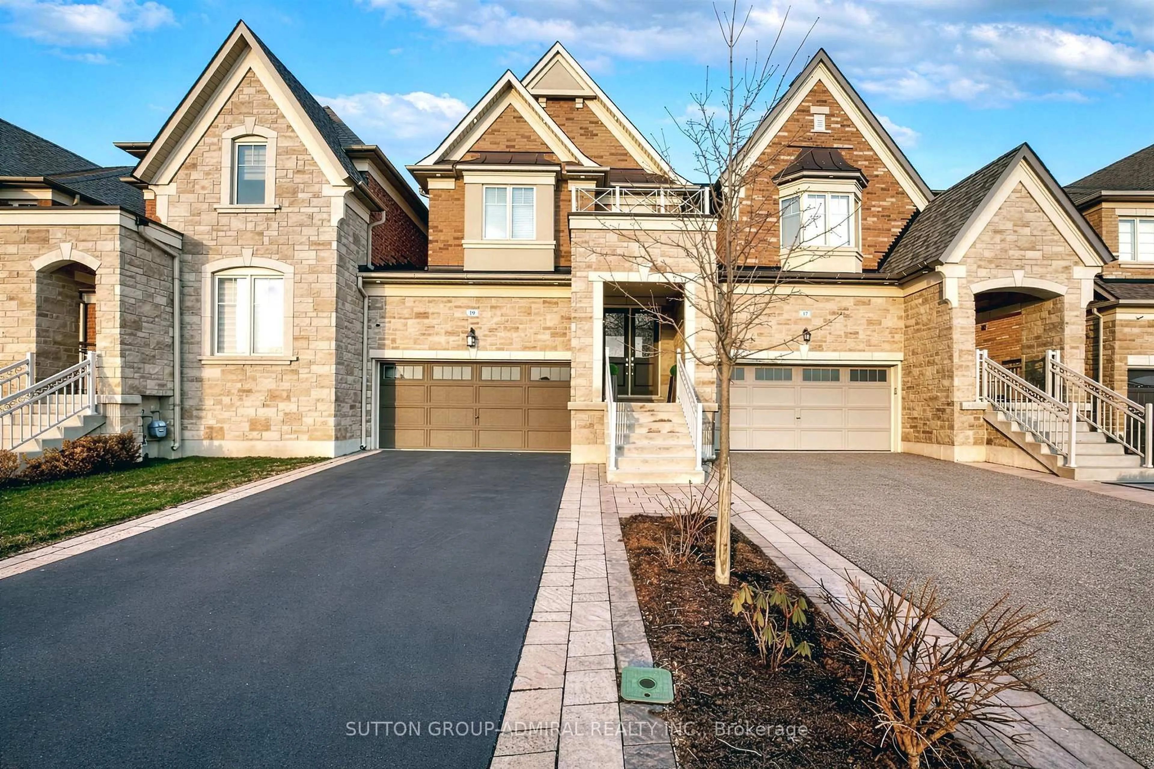 Home with brick exterior material, street for 19 Kettle Valley Tr, King Ontario L7B 0N3