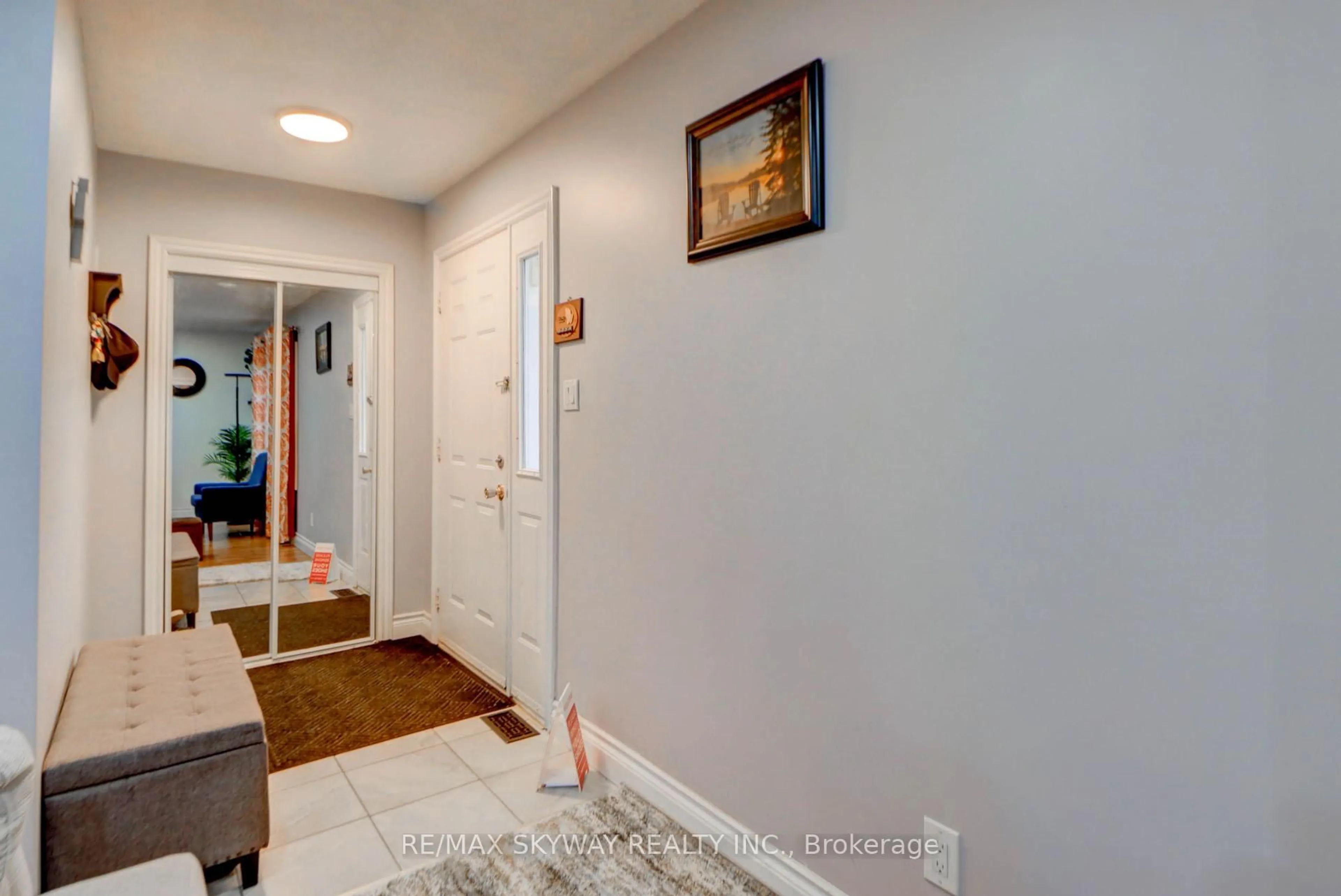 Indoor entryway for 282B Brock St, Uxbridge Ontario L9P 1G1