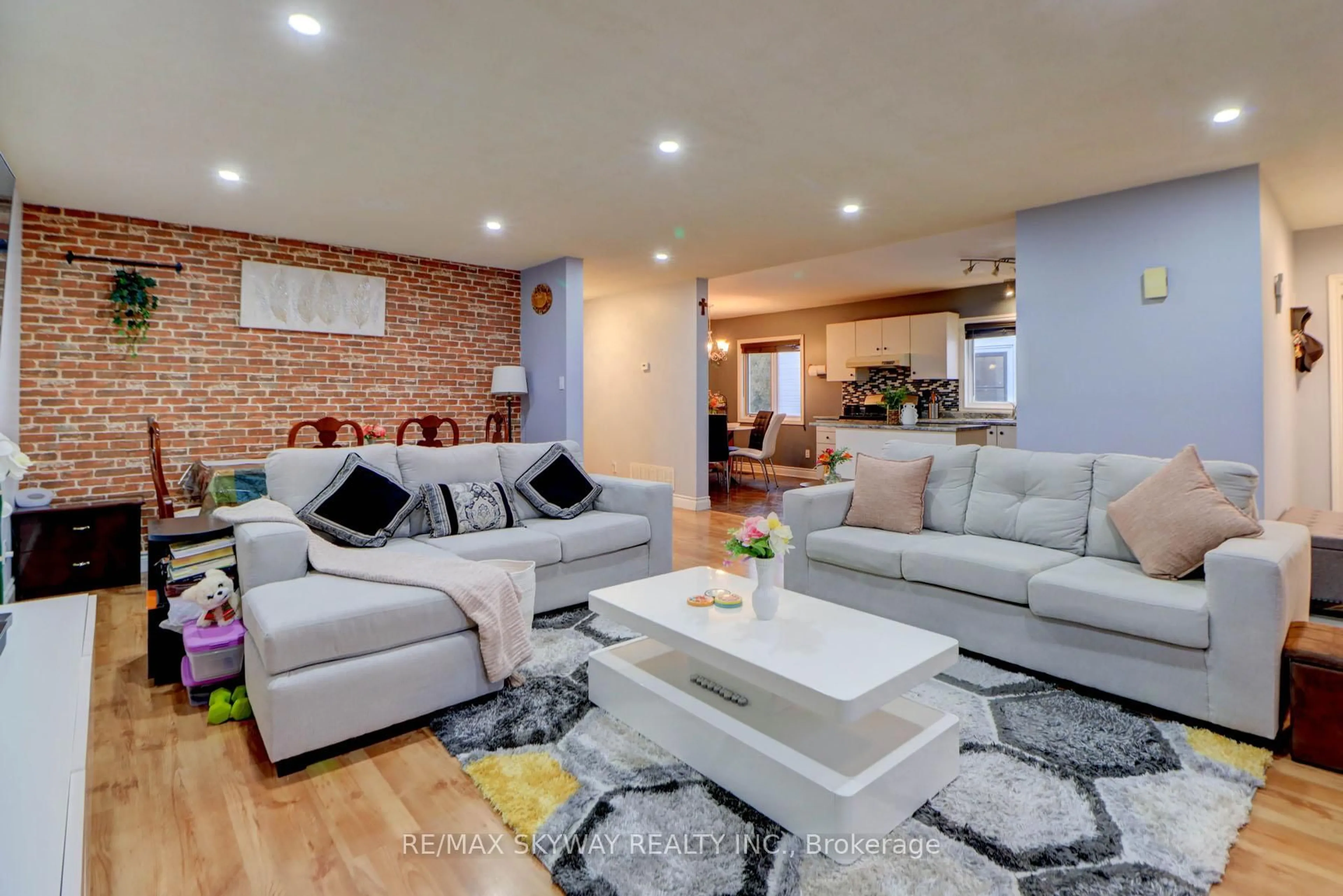 Living room with furniture, unknown for 282B Brock St, Uxbridge Ontario L9P 1G1