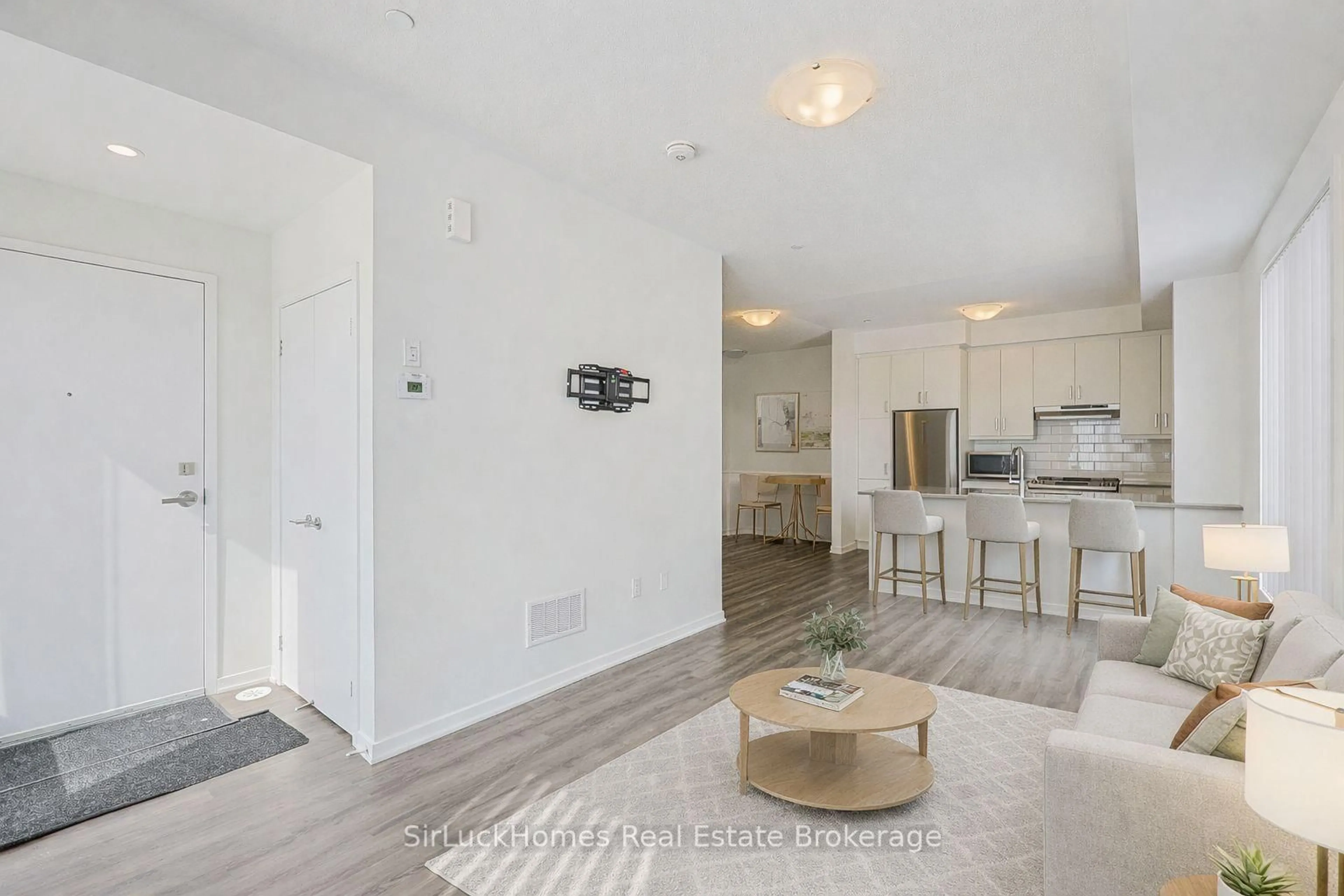 Unknown for 100 Honeycrisp Cres #342, Vaughan Ontario L4K 0N7