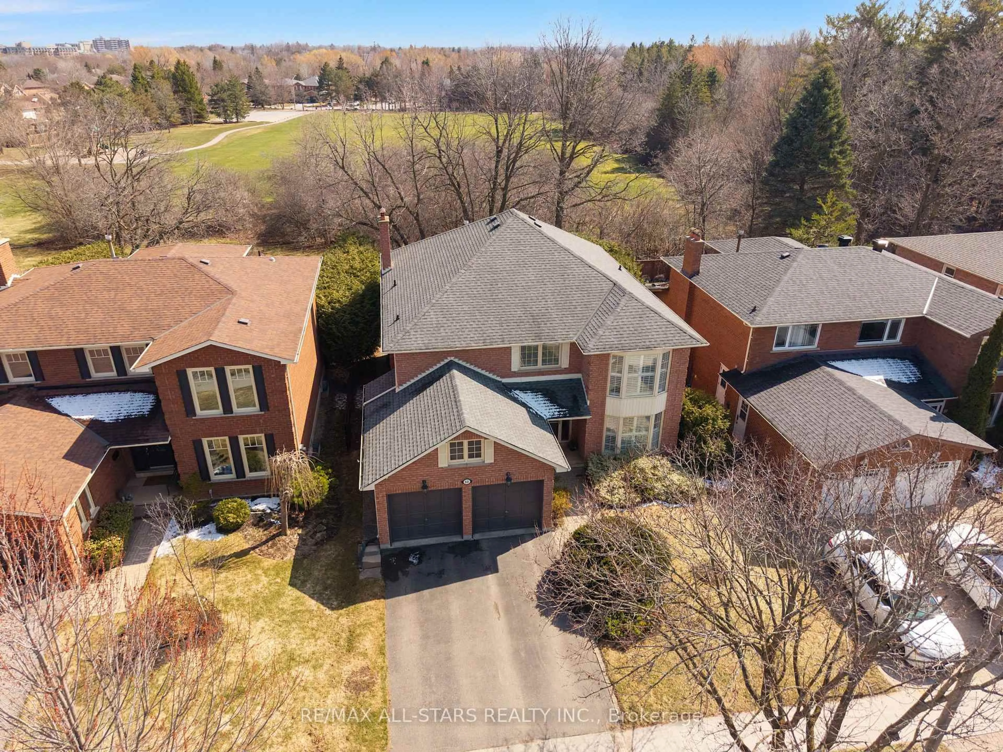 A pic from outside/outdoor area/front of a property/back of a property/a pic from drone, street for 53 Smithy St, Markham Ontario L3P 6M7