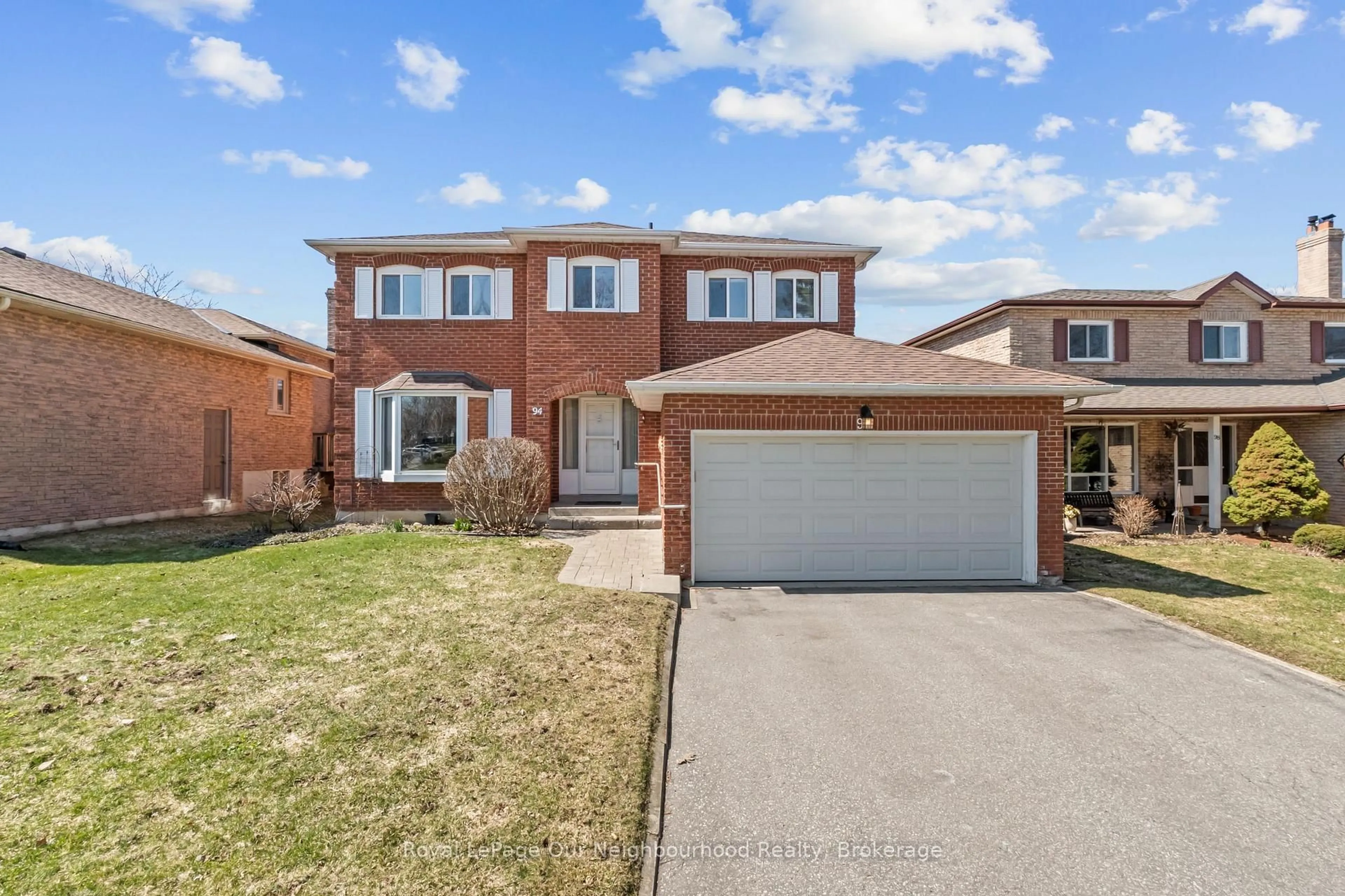Home with brick exterior material, street for 94 Howlett Ave, Newmarket Ontario L3Y 5S5