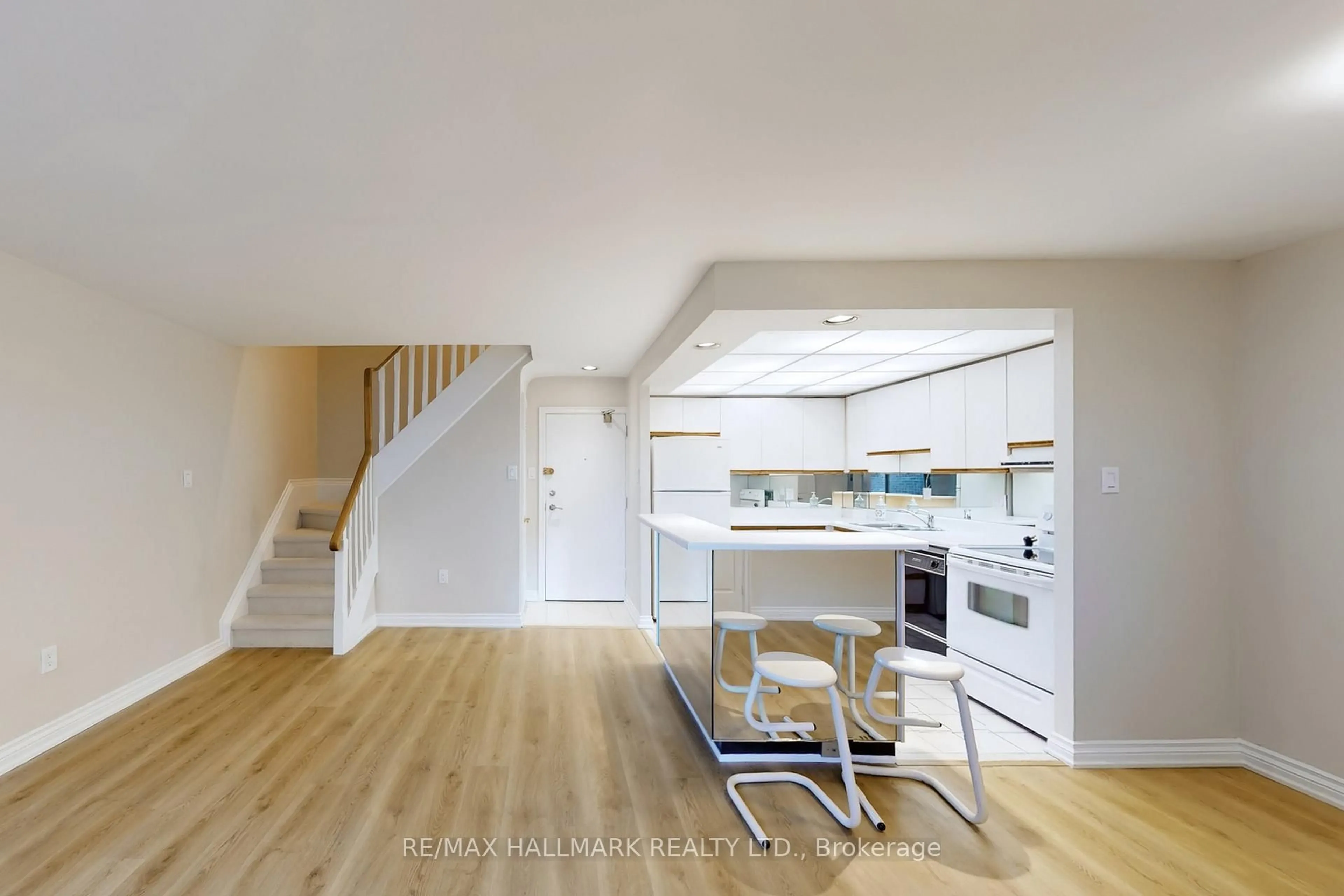 Contemporary kitchen, wood/laminate floor for 16 Elgin St #316, Markham Ontario L3T 4T4