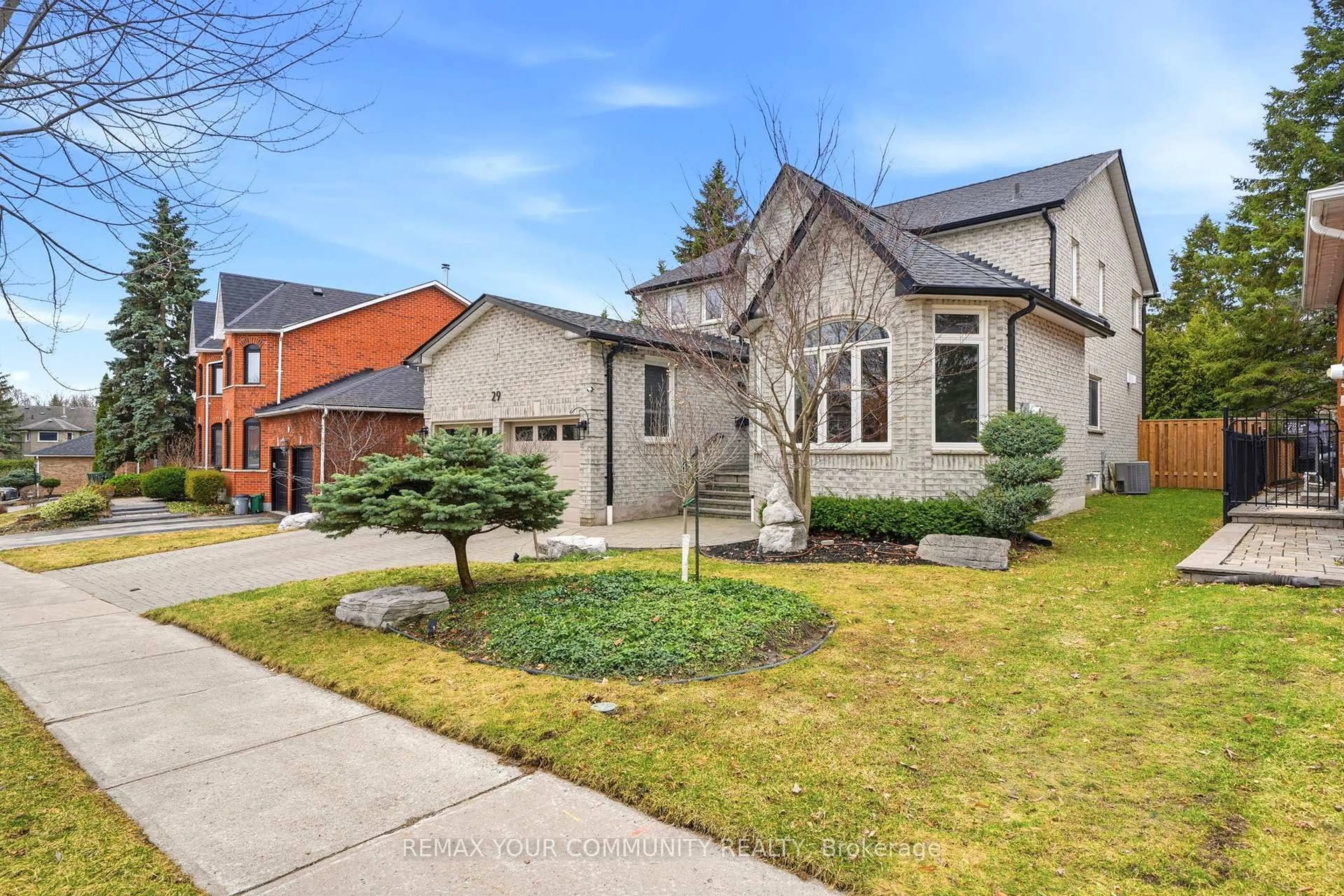 Home with brick exterior material, street for 29 McGee Cres, Aurora Ontario L4G 6L8