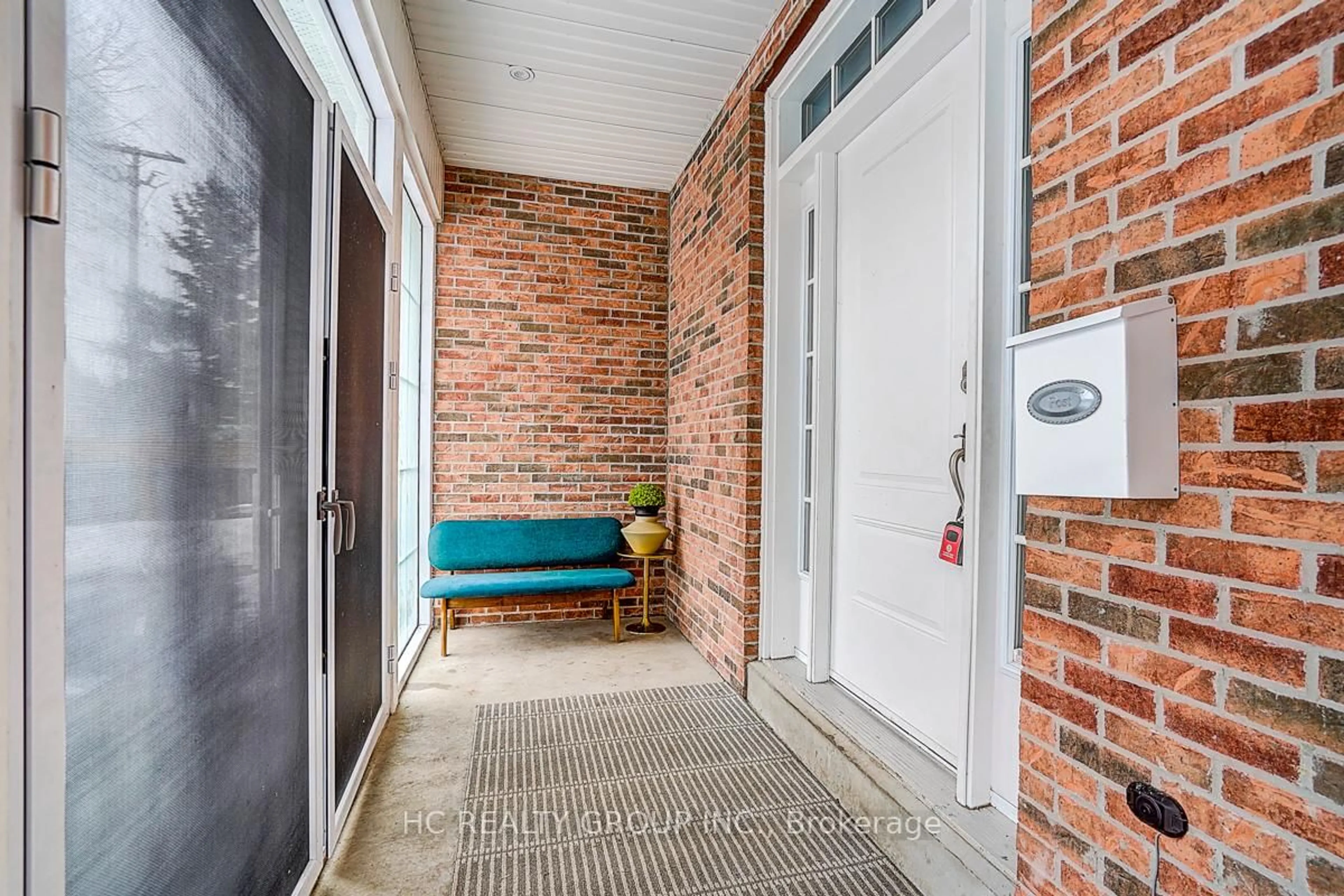 Indoor entryway for 8 Beech St, Markham Ontario L3P 2A2