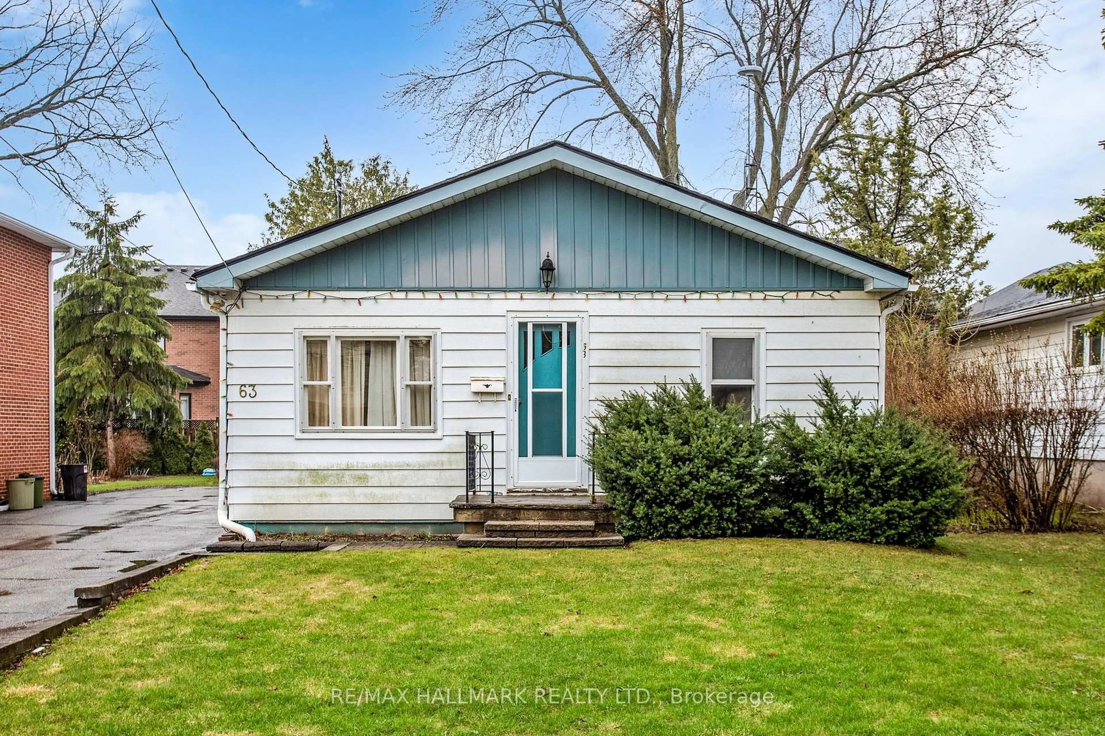 Home with vinyl exterior material, street for 63 Oxford St, Richmond Hill Ontario L4C 4L6