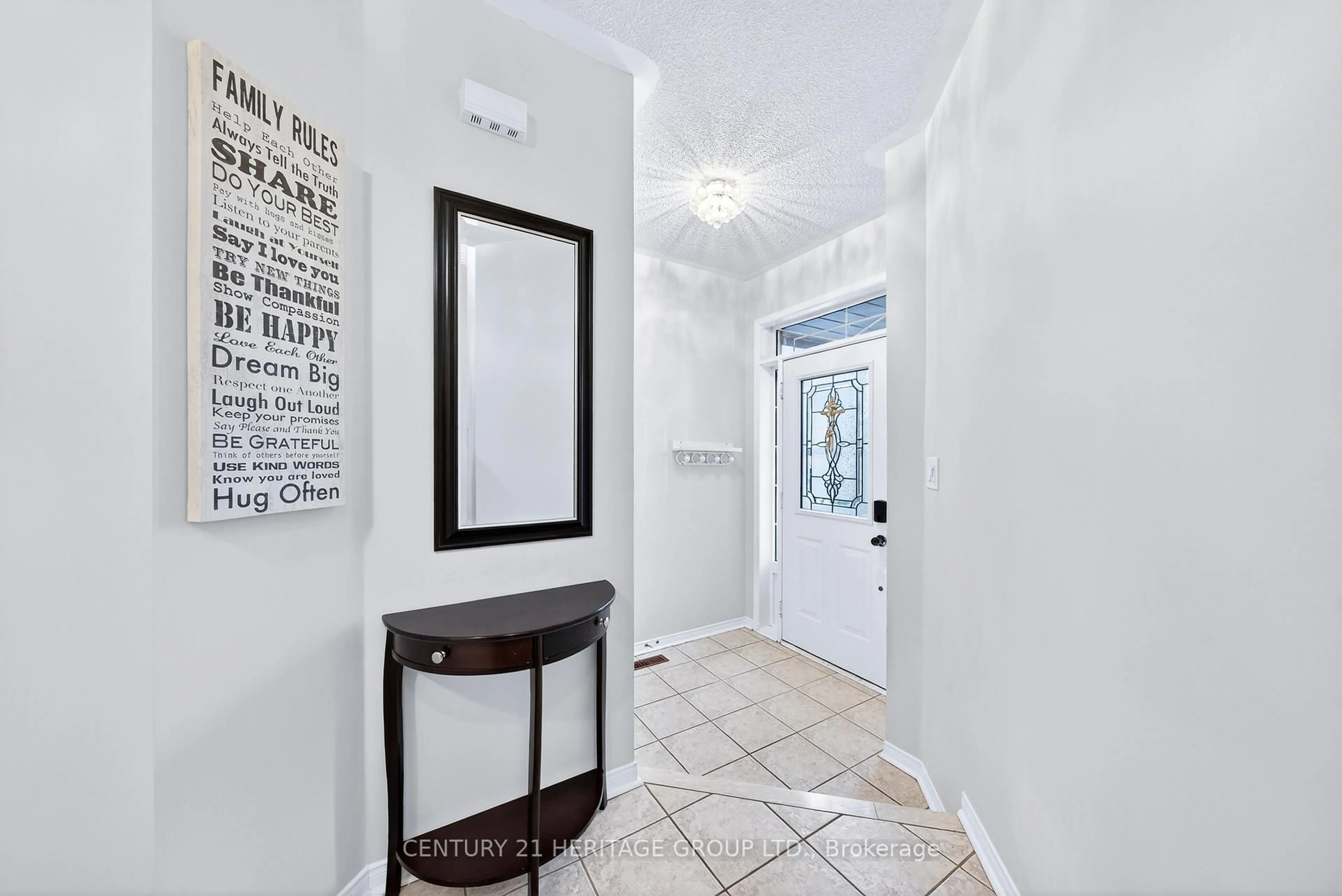 Indoor entryway for 489 Menczel Cres, Newmarket Ontario L3X 2P6