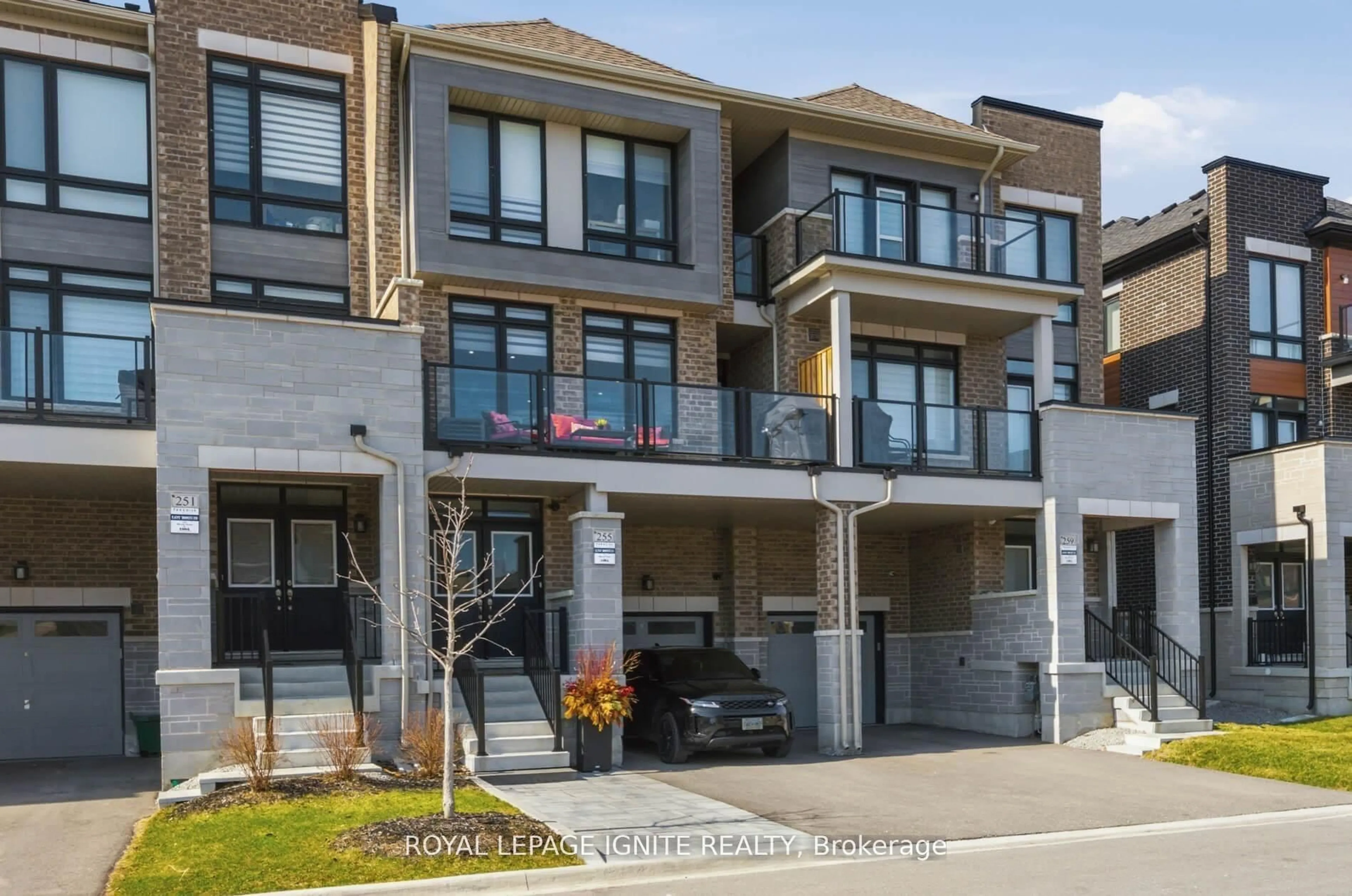 Unknown for 255 Moody Dr, Vaughan Ontario L4H 5G2