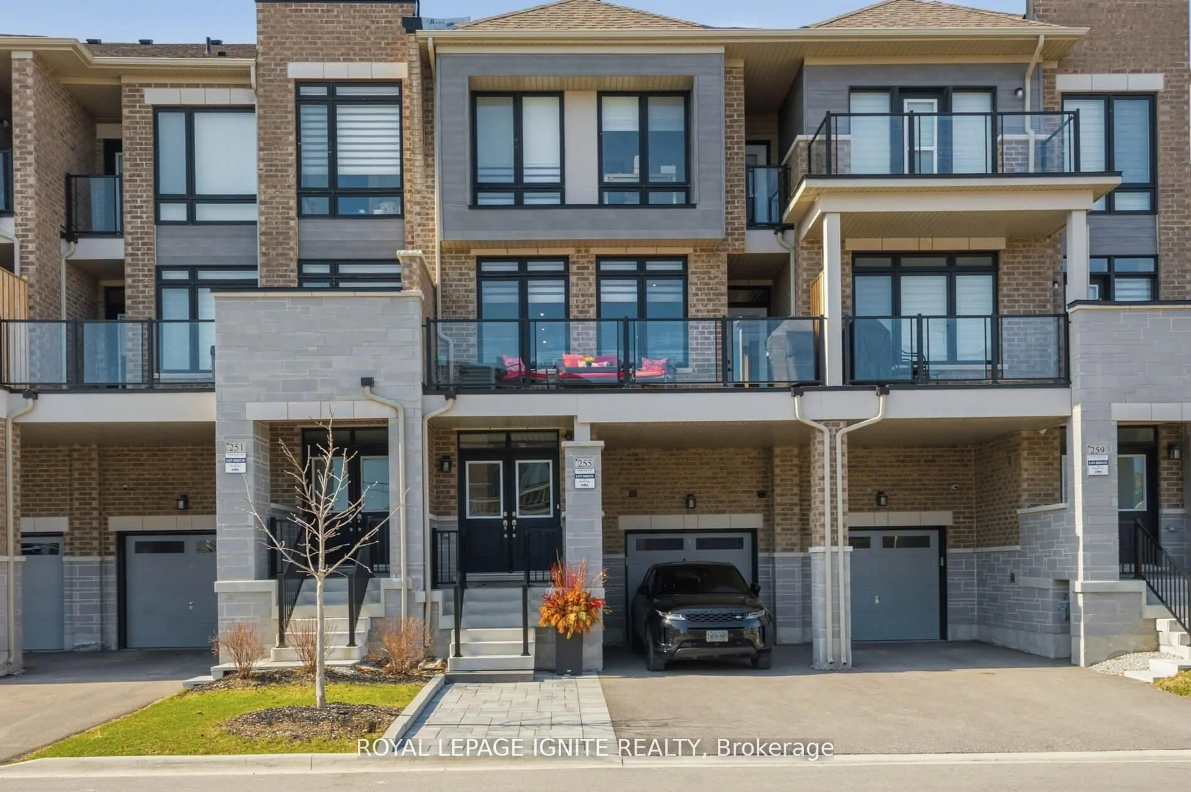 Unknown for 255 Moody Dr, Vaughan Ontario L4H 5G2