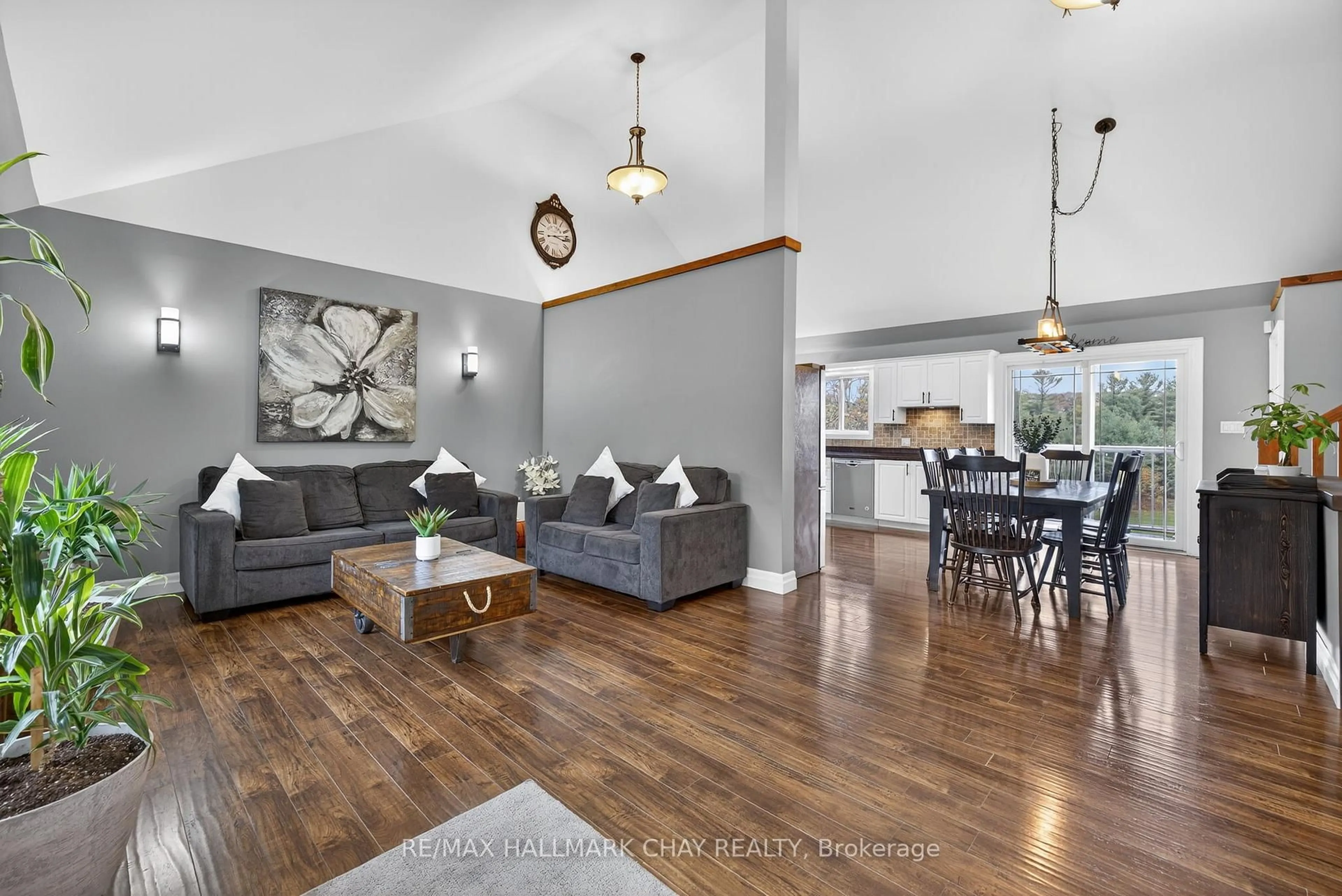 Living room with furniture, unknown for 6172 14th Line, New Tecumseth Ontario L9R 1N4