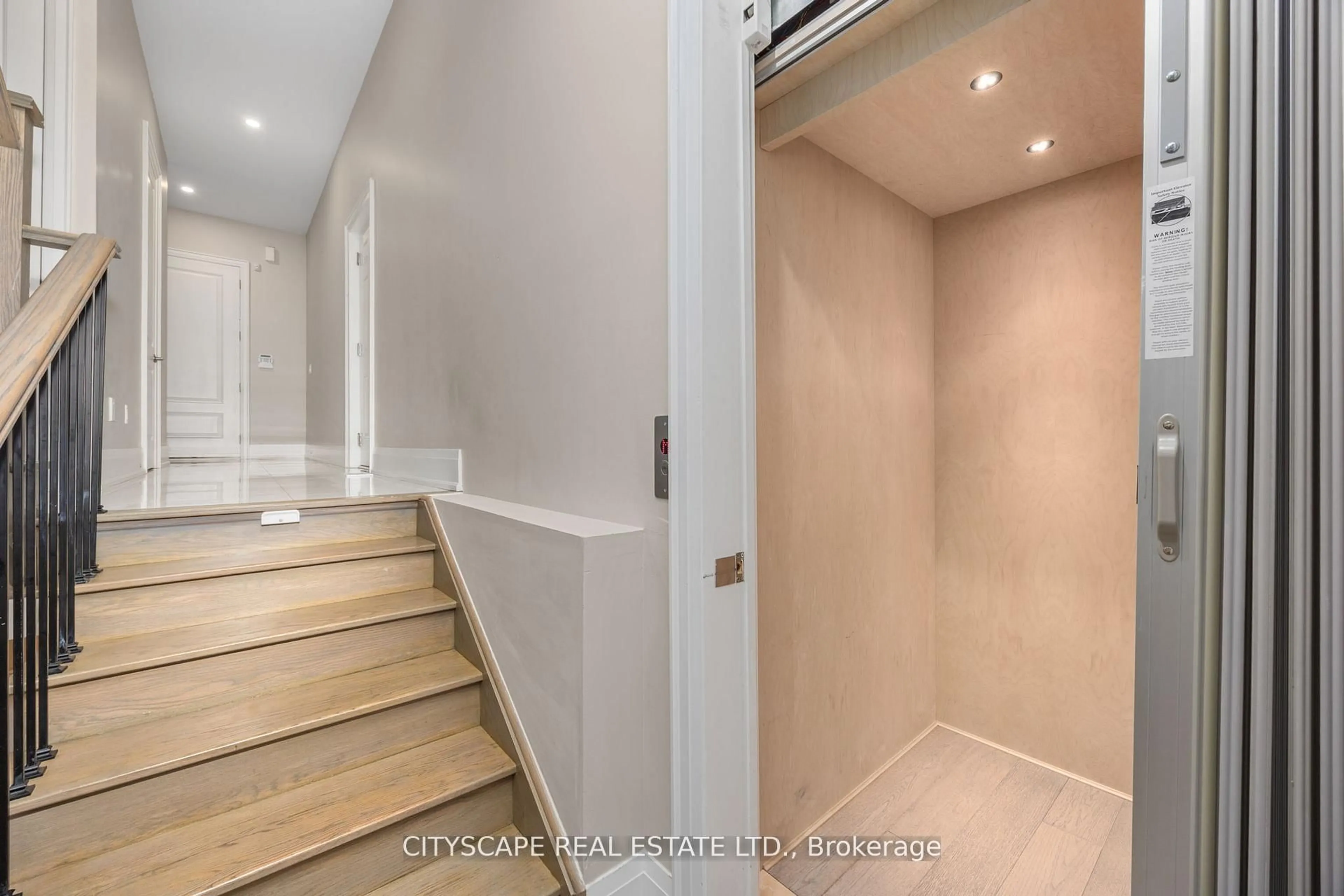 Unknown for 74 Old Bloomington Rd, Aurora Ontario L4G 0M2