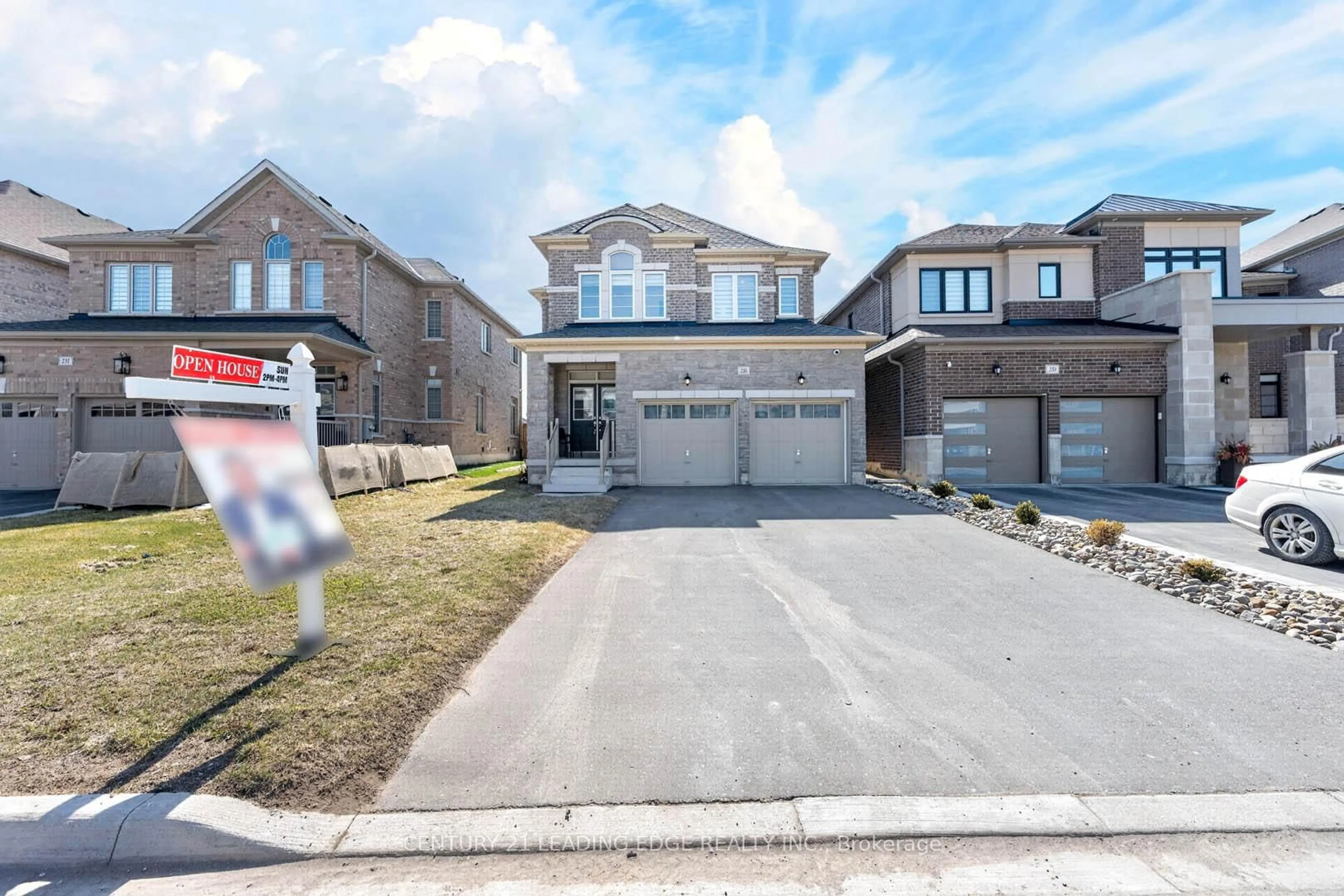 A pic from outside/outdoor area/front of a property/back of a property/a pic from drone, street for 235 Ferragine Cres, Bradford West Gwillimbury Ontario L3Z 4K1