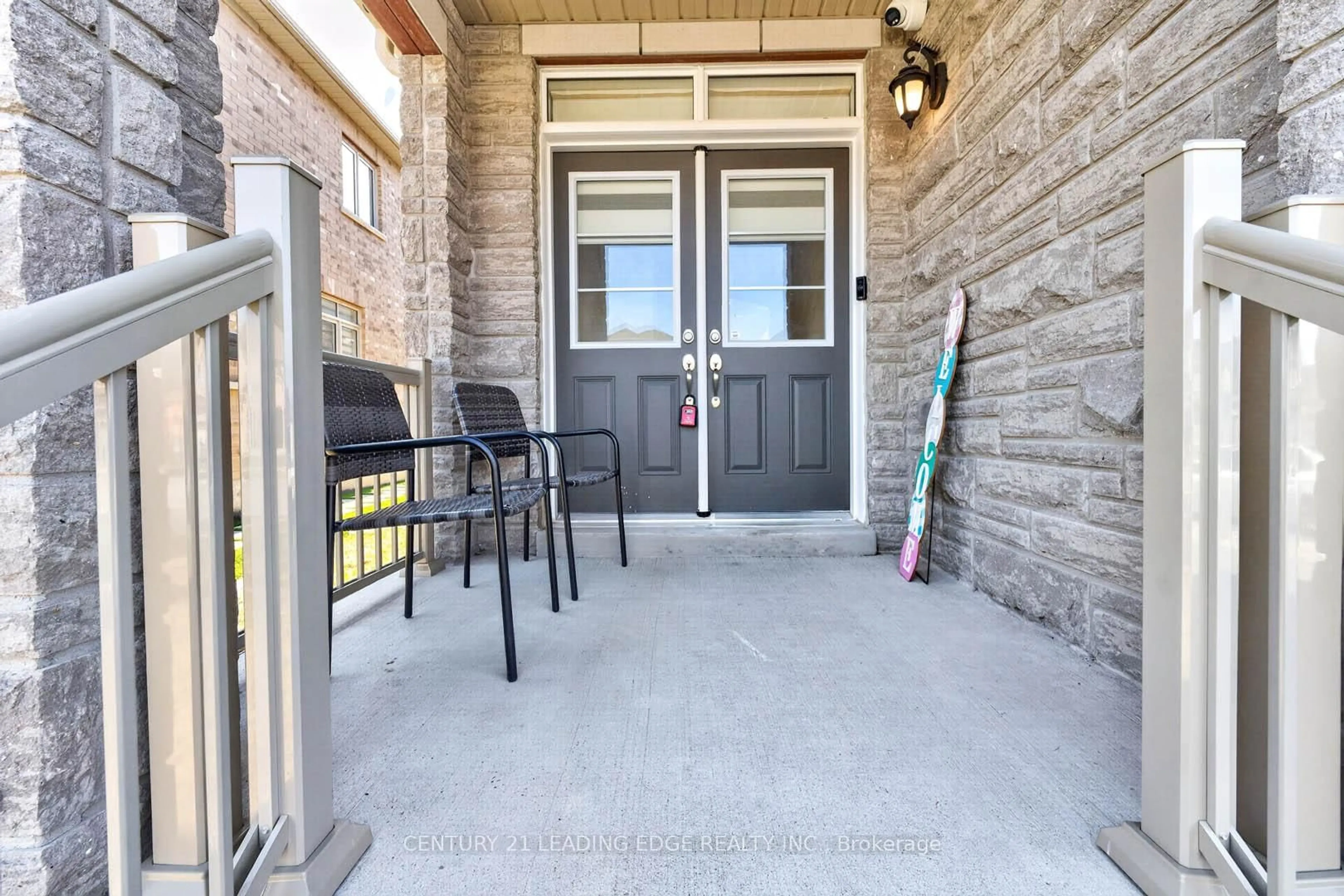 Indoor entryway for 235 Ferragine Cres, Bradford West Gwillimbury Ontario L3Z 4K1