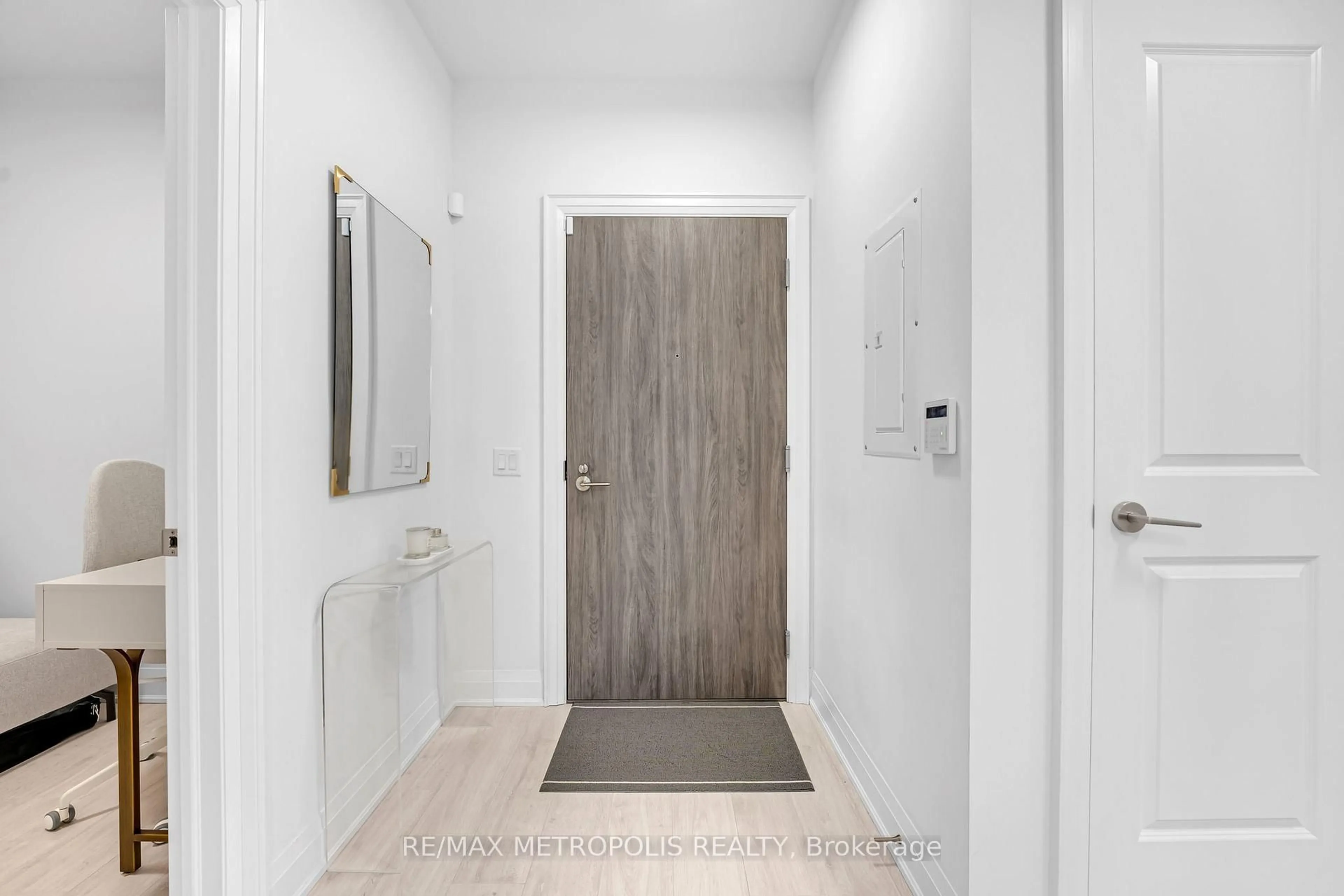 Indoor entryway for 10 Gatineau Dr #509W, Vaughan Ontario L4J 0L2