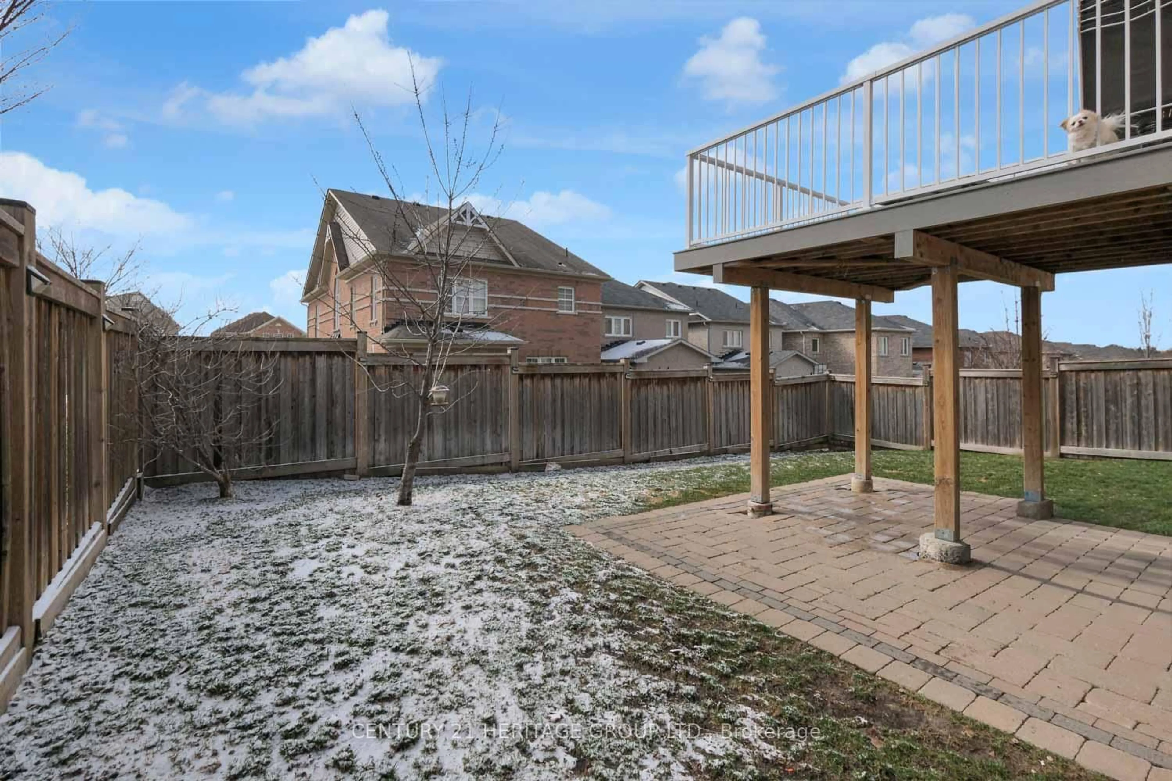 Patio, street for 13 Herefordshire Cres, Newmarket Ontario L9N 0B7