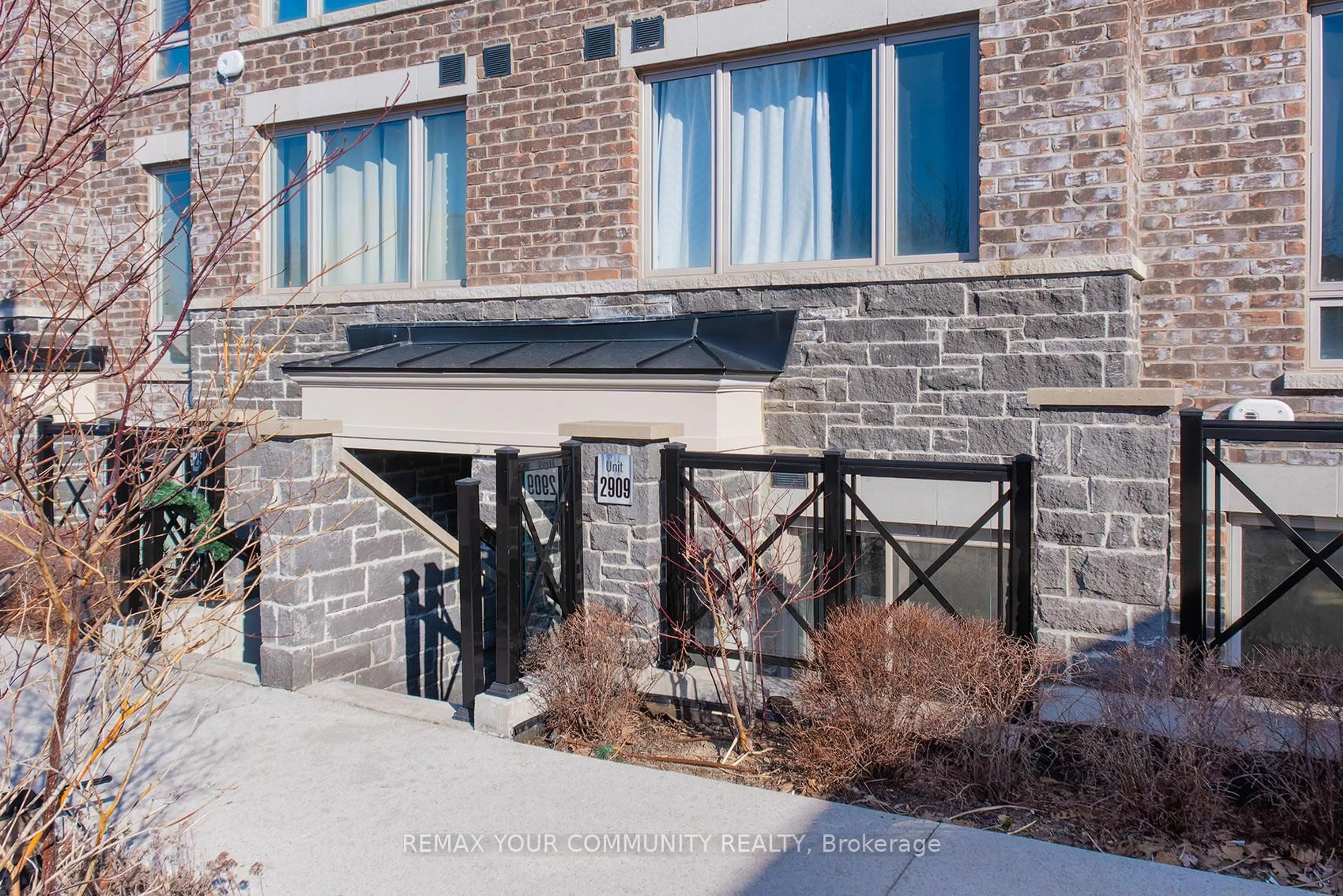 Home with brick exterior material, building for 15 Westmeath Lane #2909, Markham Ontario L6B 1N5