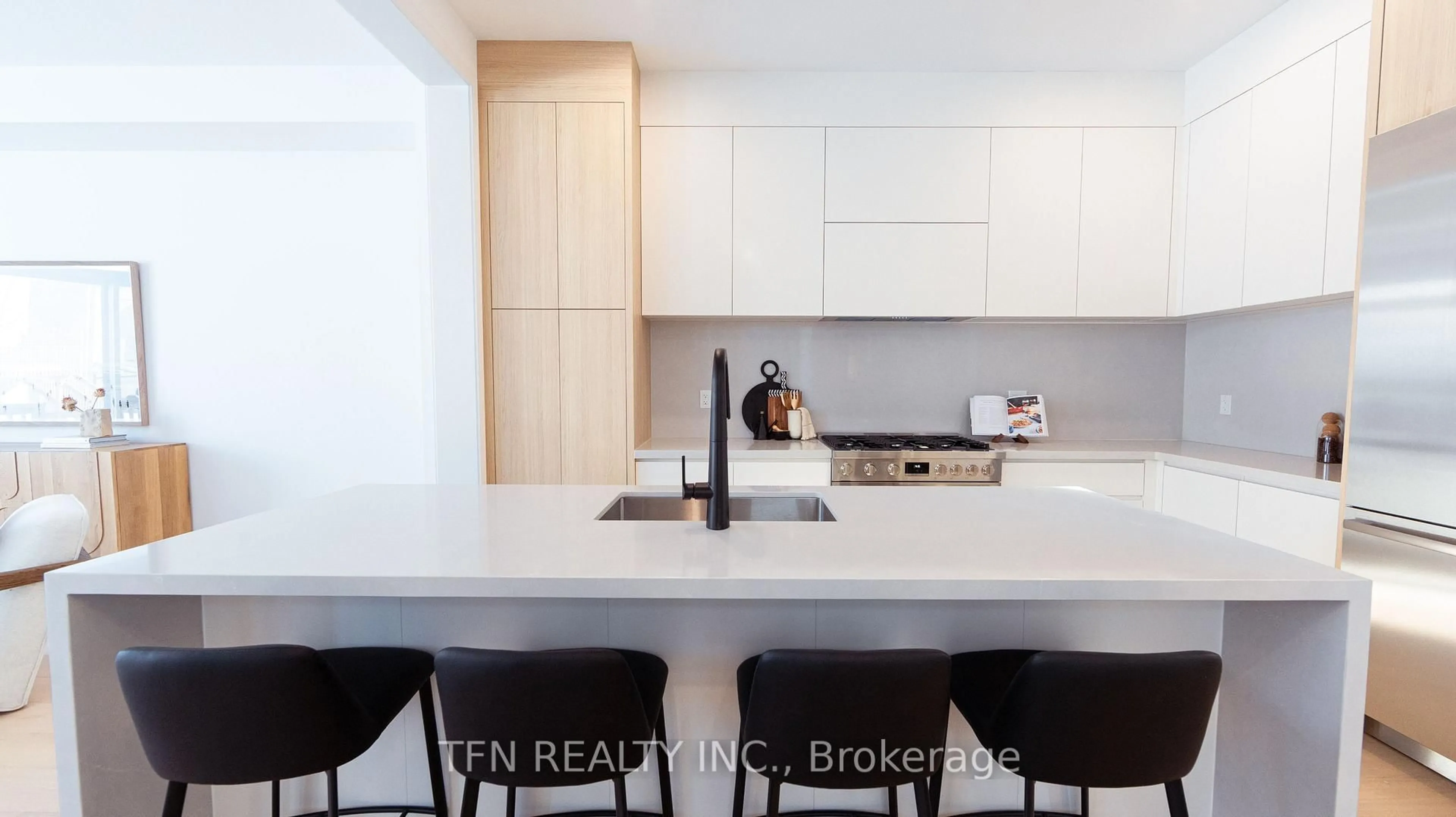 Contemporary kitchen, unknown for 12 Imogene Crt, Richmond Hill Ontario L4C 6J7