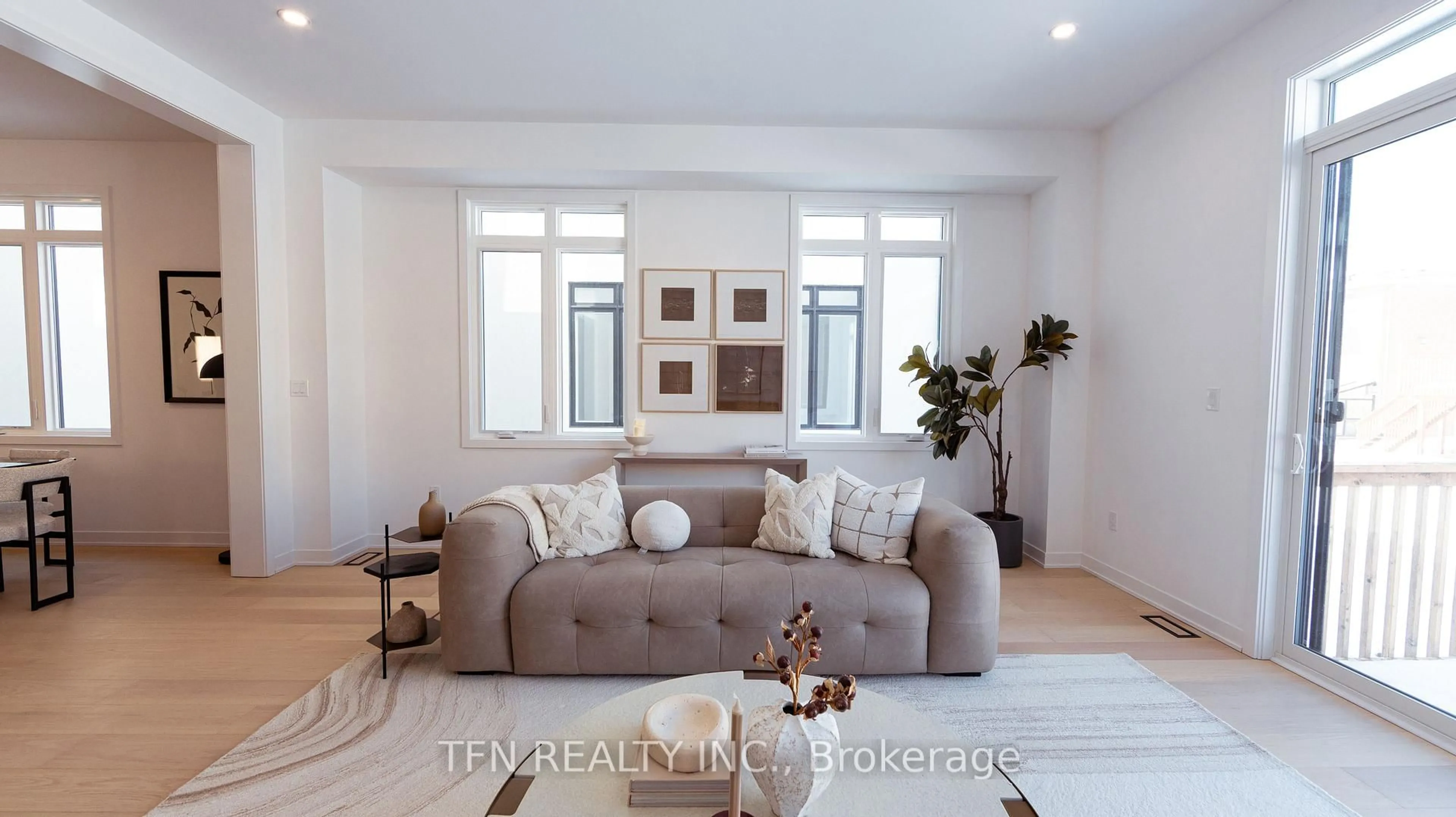 Living room with furniture, unknown for 12 Imogene Crt, Richmond Hill Ontario L4C 6J7