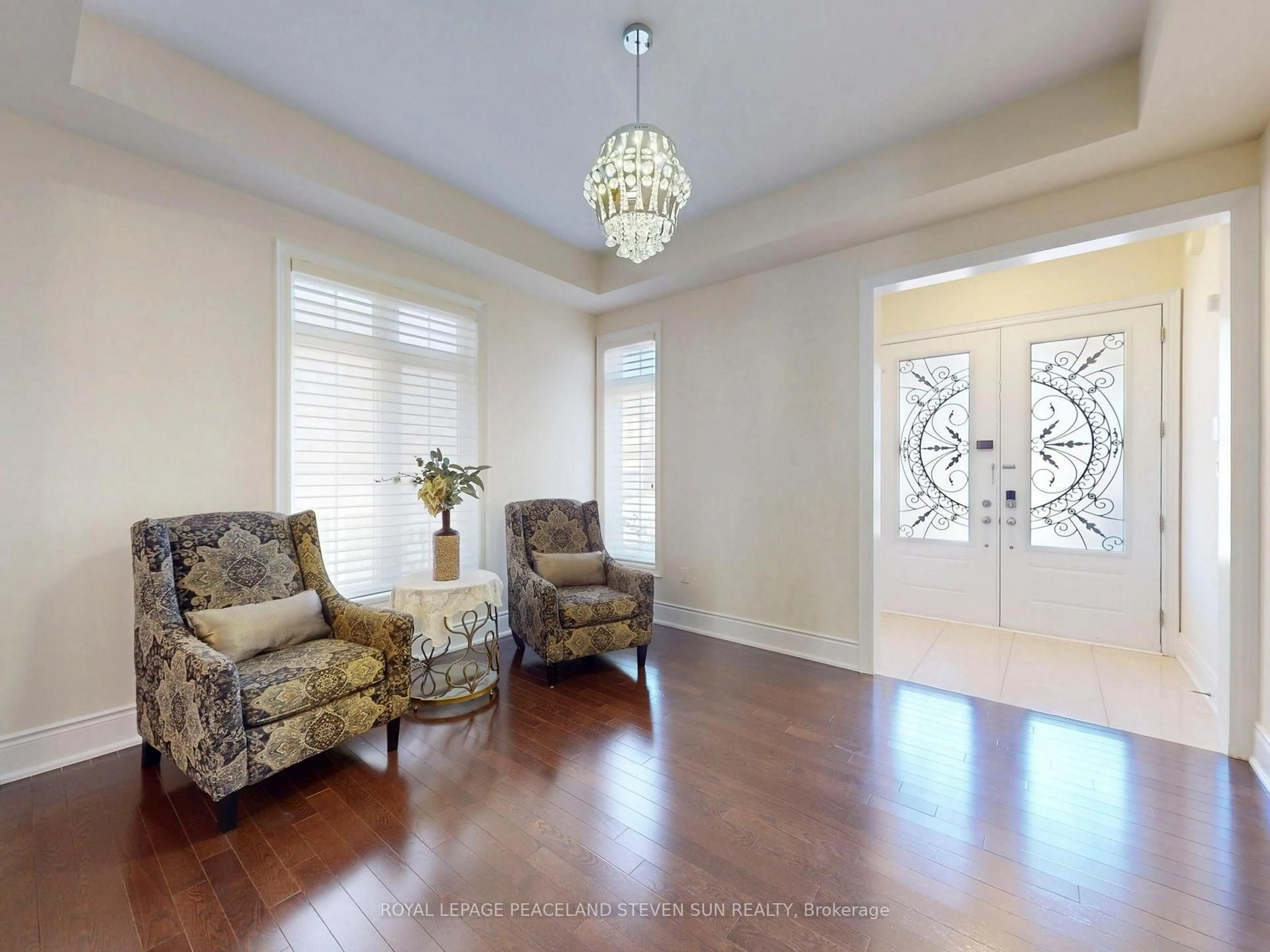 Indoor entryway for 38 Gracedale Dr, Richmond Hill Ontario L4C 0Y3