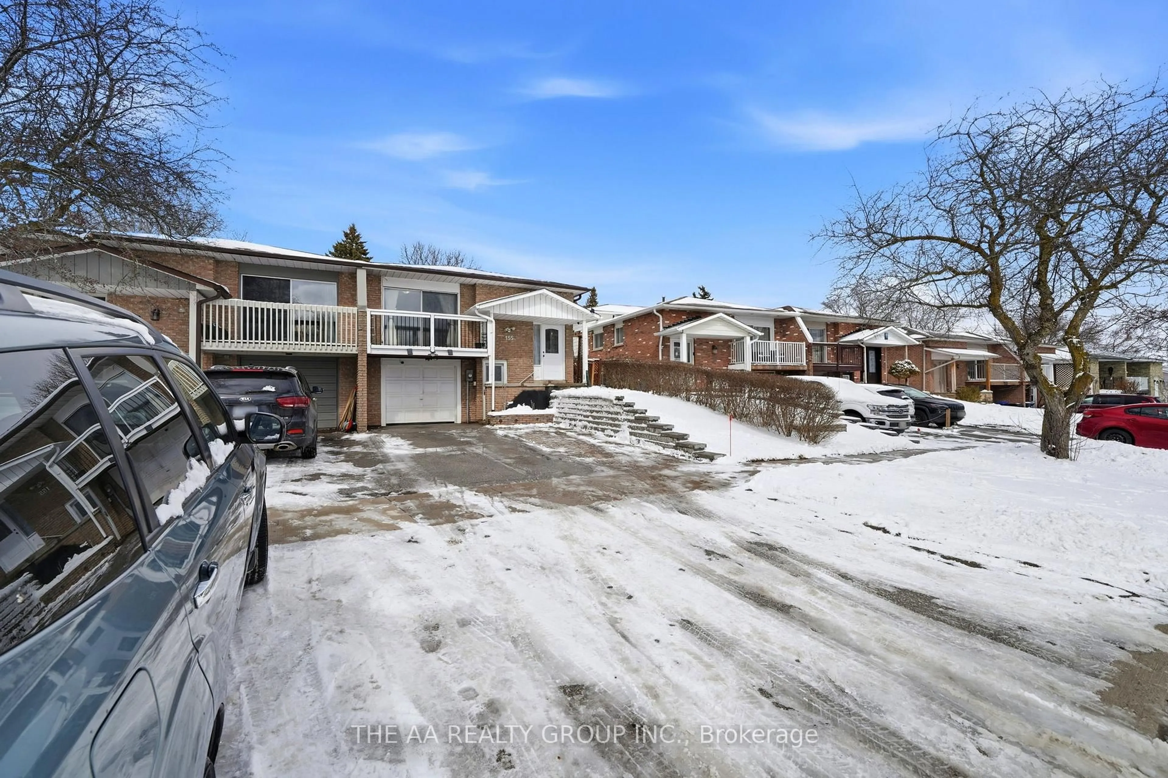 A pic from outside/outdoor area/front of a property/back of a property/a pic from drone, street for 155 Britannia Ave, Bradford West Gwillimbury Ontario L3Z 1A4
