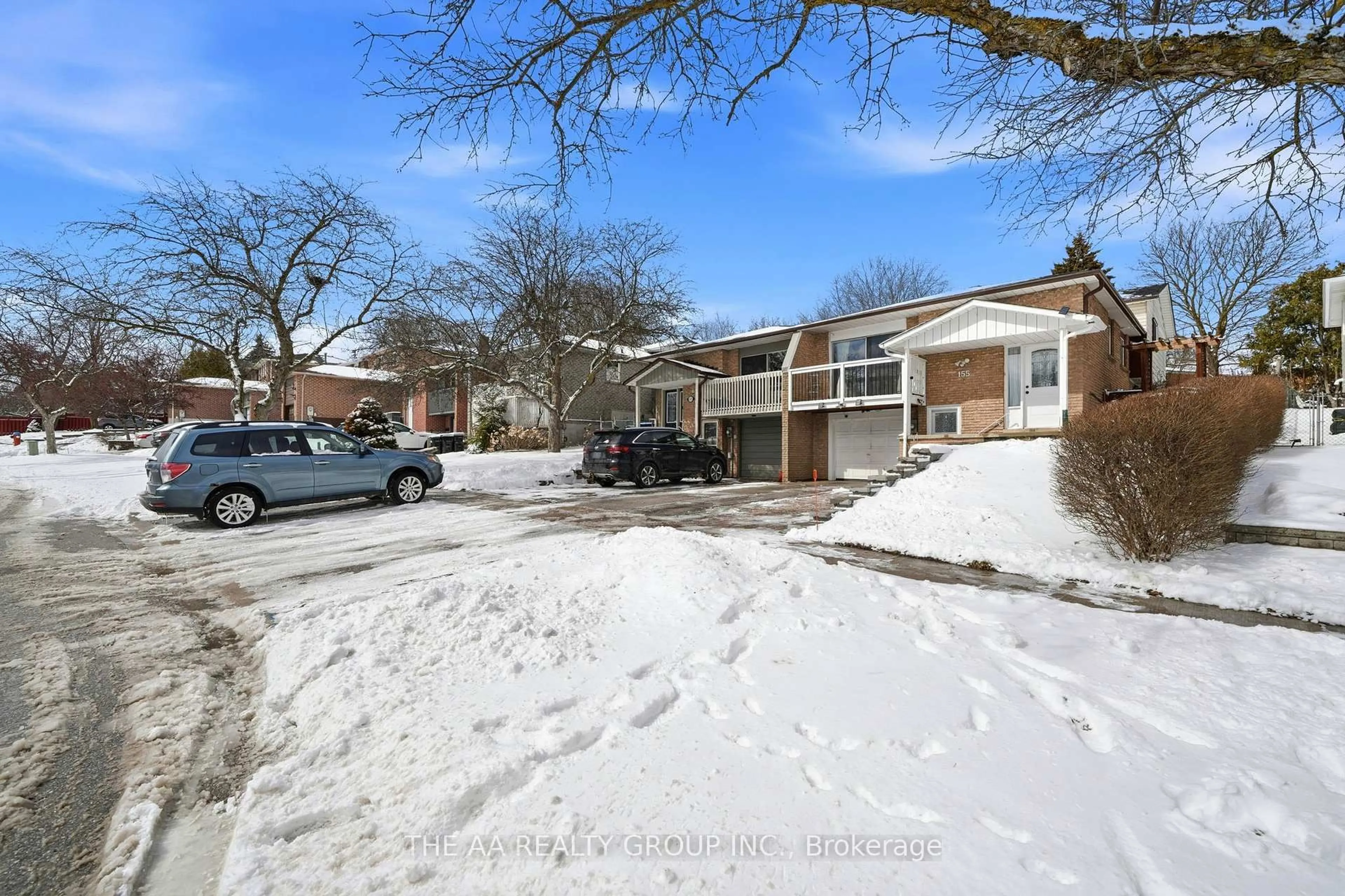 A pic from outside/outdoor area/front of a property/back of a property/a pic from drone, street for 155 Britannia Ave, Bradford West Gwillimbury Ontario L3Z 1A4