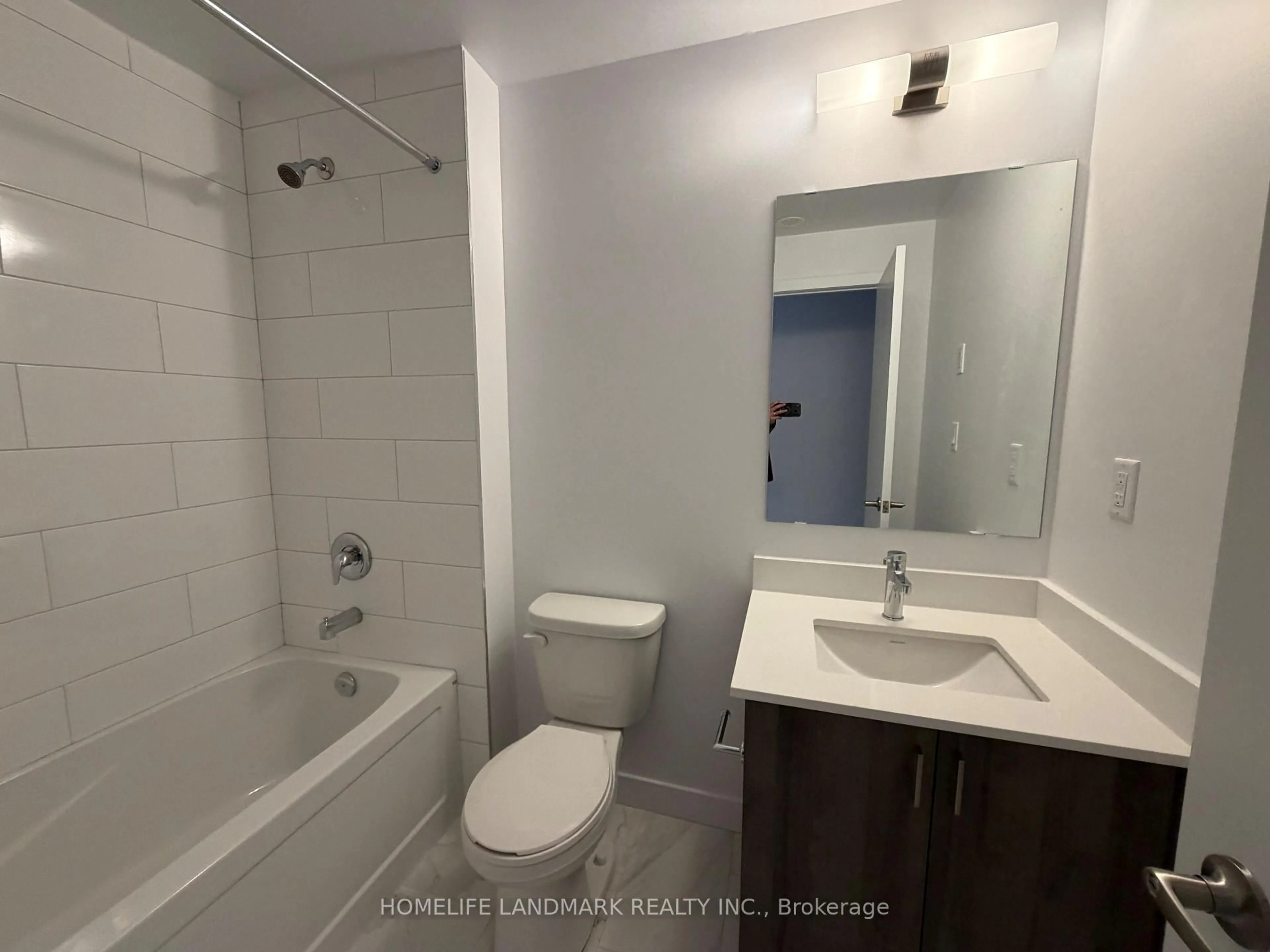 Standard bathroom, unknown for 3 Bancroft Lane #219, Richmond Hill Ontario L4E 1M1