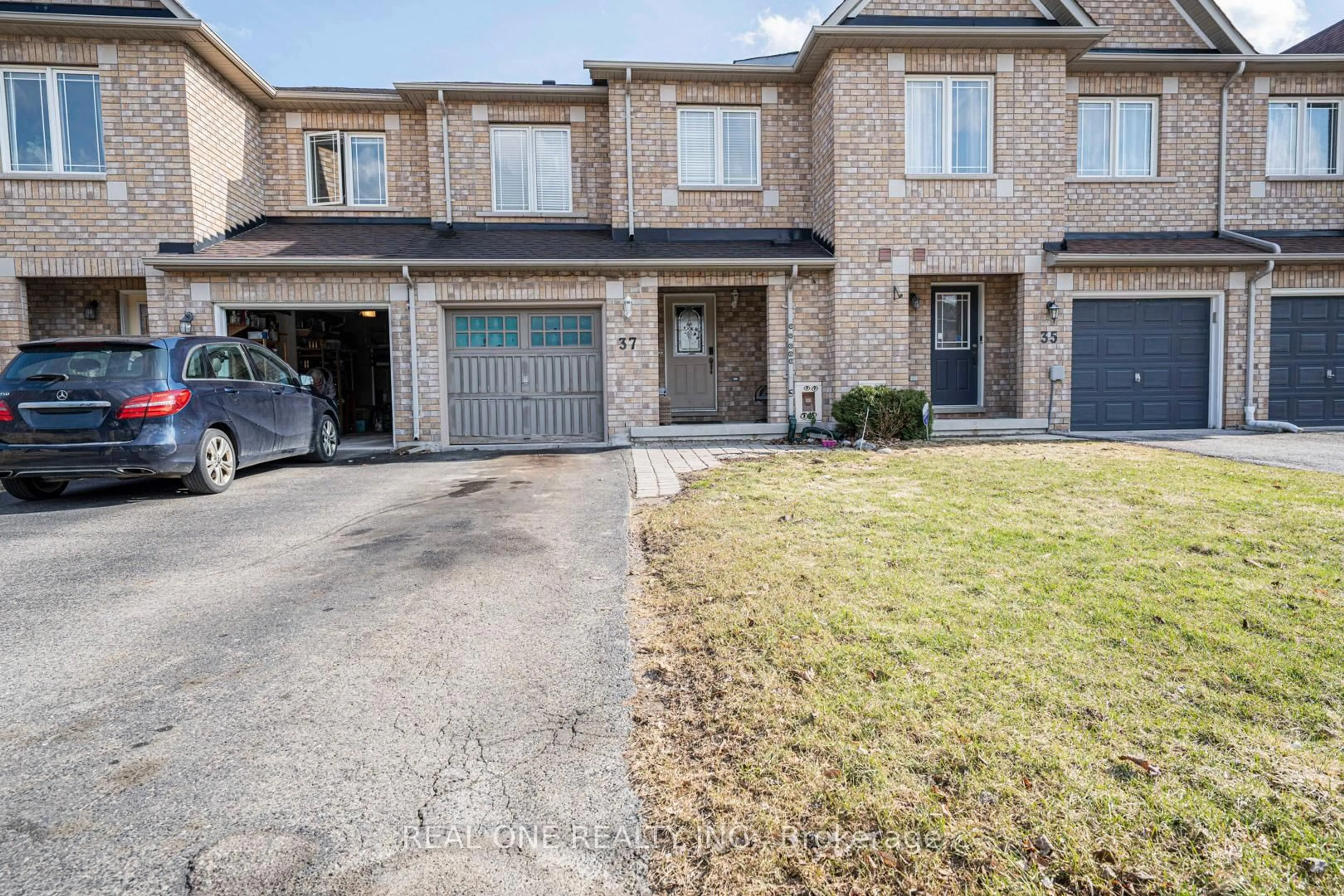 Home with brick exterior material, street for 37 Bilbrough St, Aurora Ontario L4G 7W3