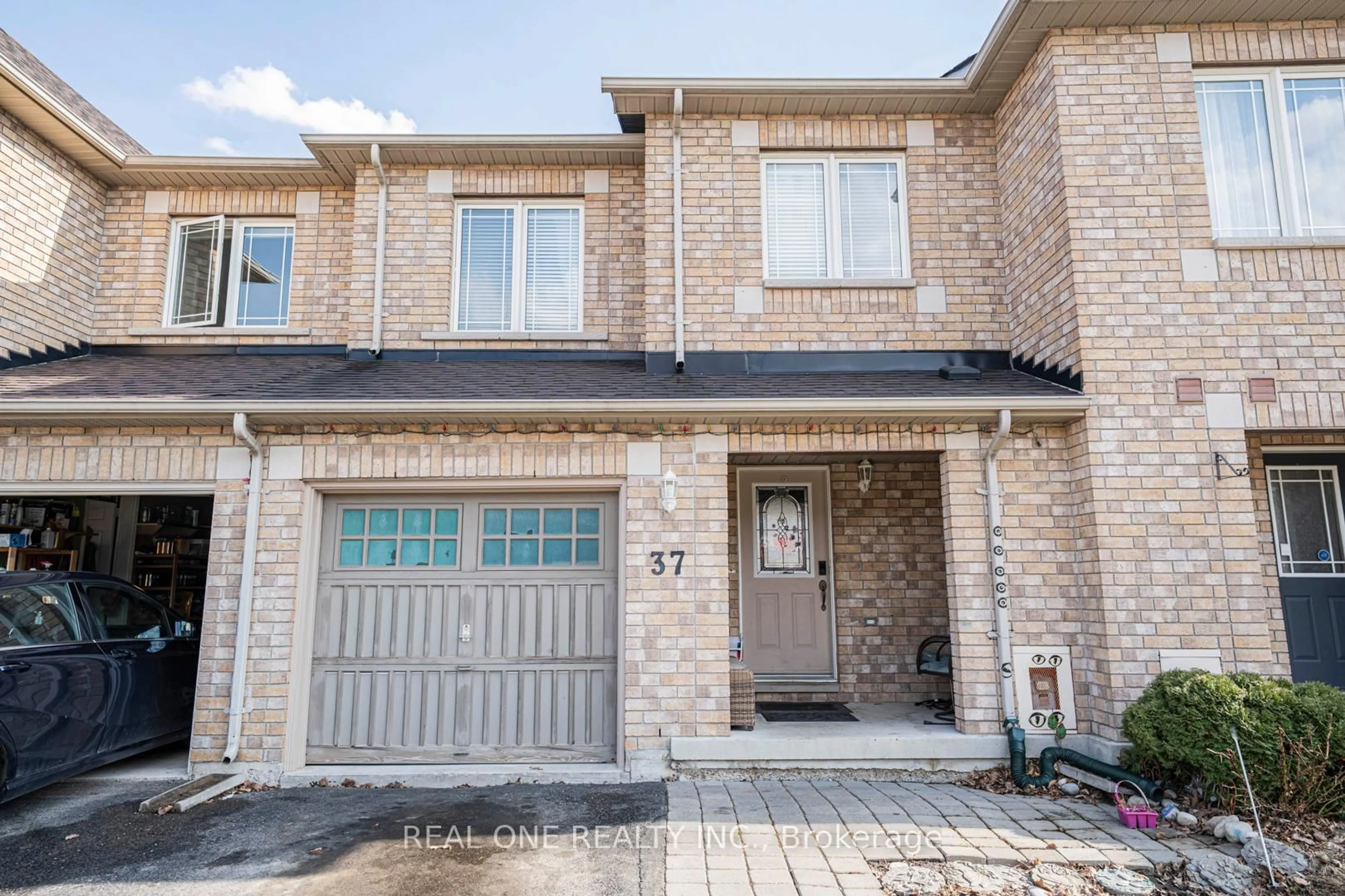 Home with brick exterior material, street for 37 Bilbrough St, Aurora Ontario L4G 7W3