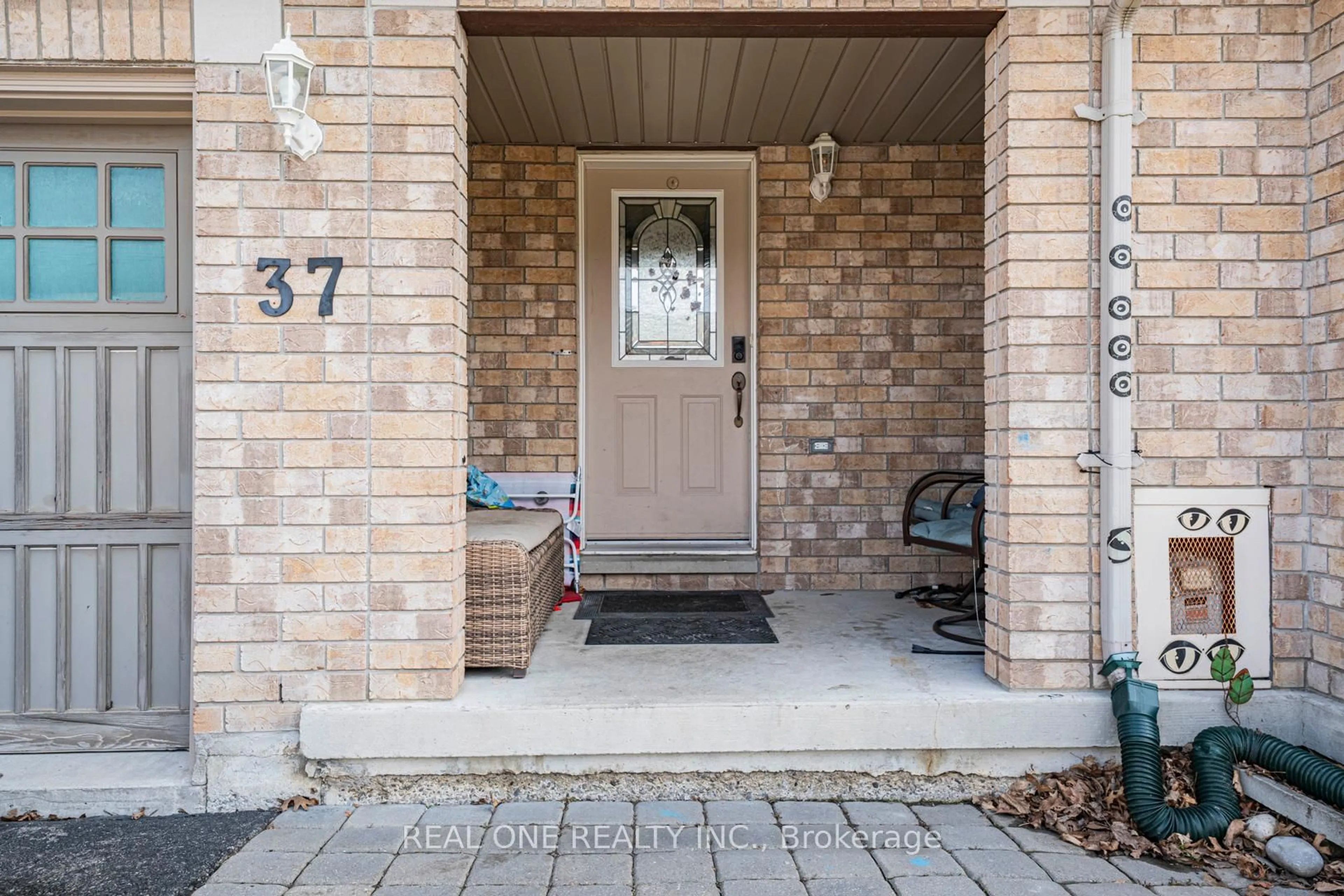 Indoor entryway for 37 Bilbrough St, Aurora Ontario L4G 7W3