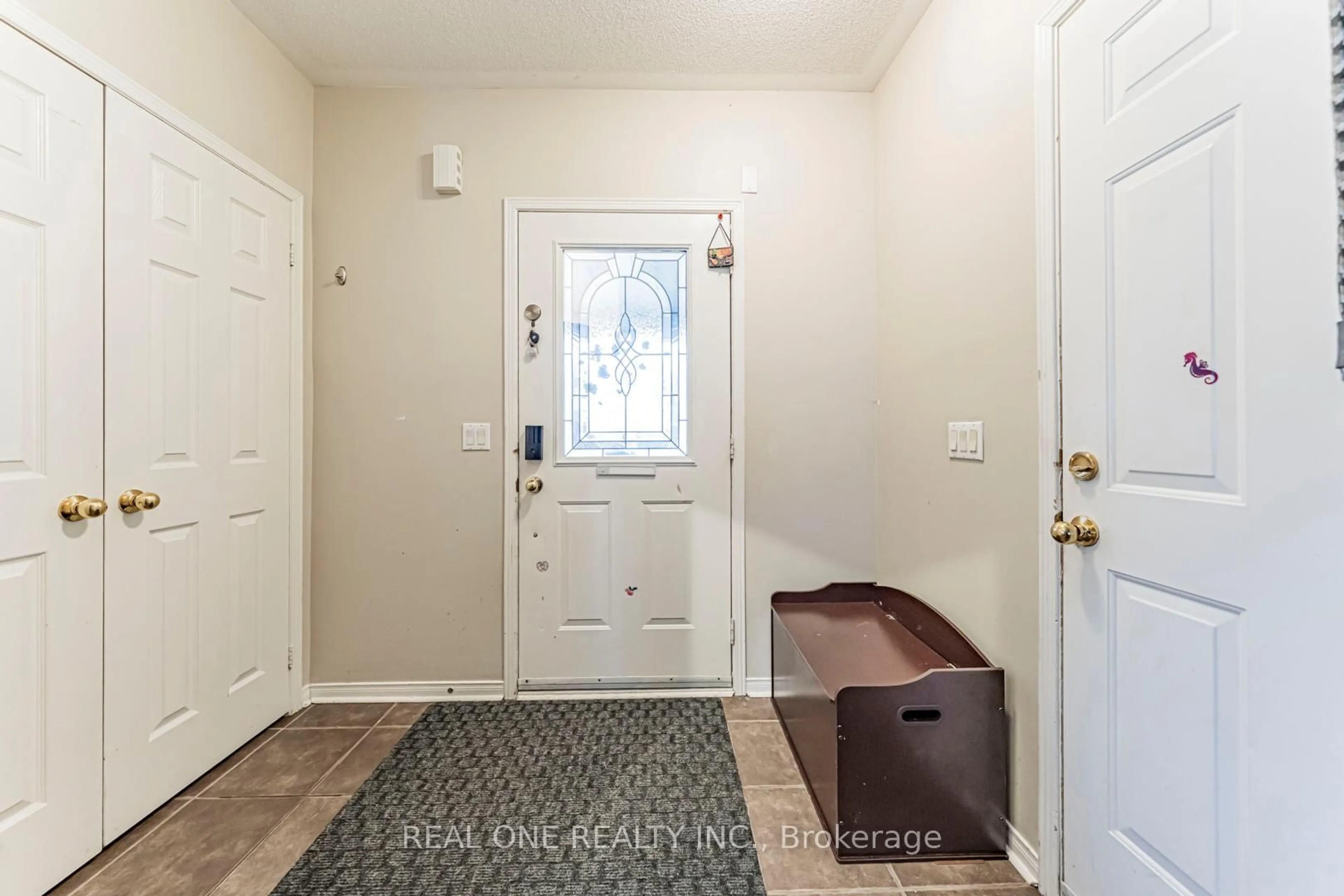 Indoor entryway for 37 Bilbrough St, Aurora Ontario L4G 7W3