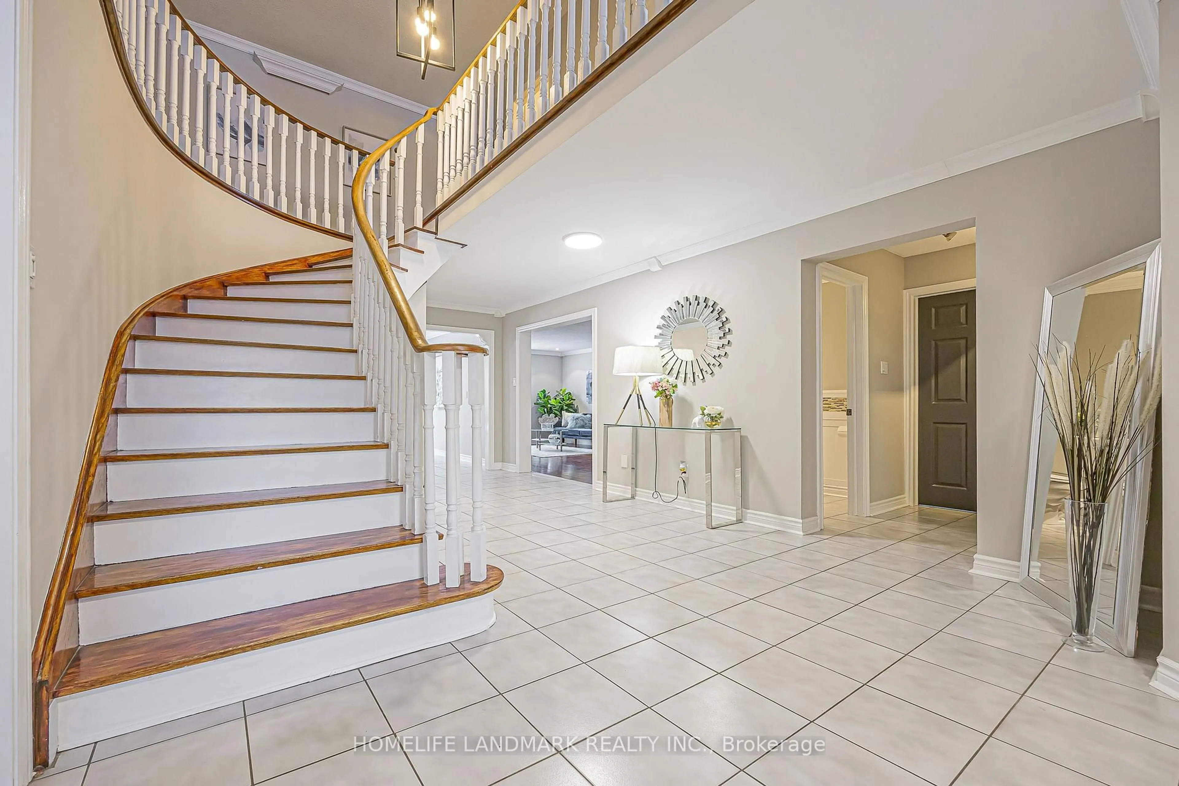 Indoor foyer for 246 Jelley Ave, Newmarket Ontario L3X 1S6