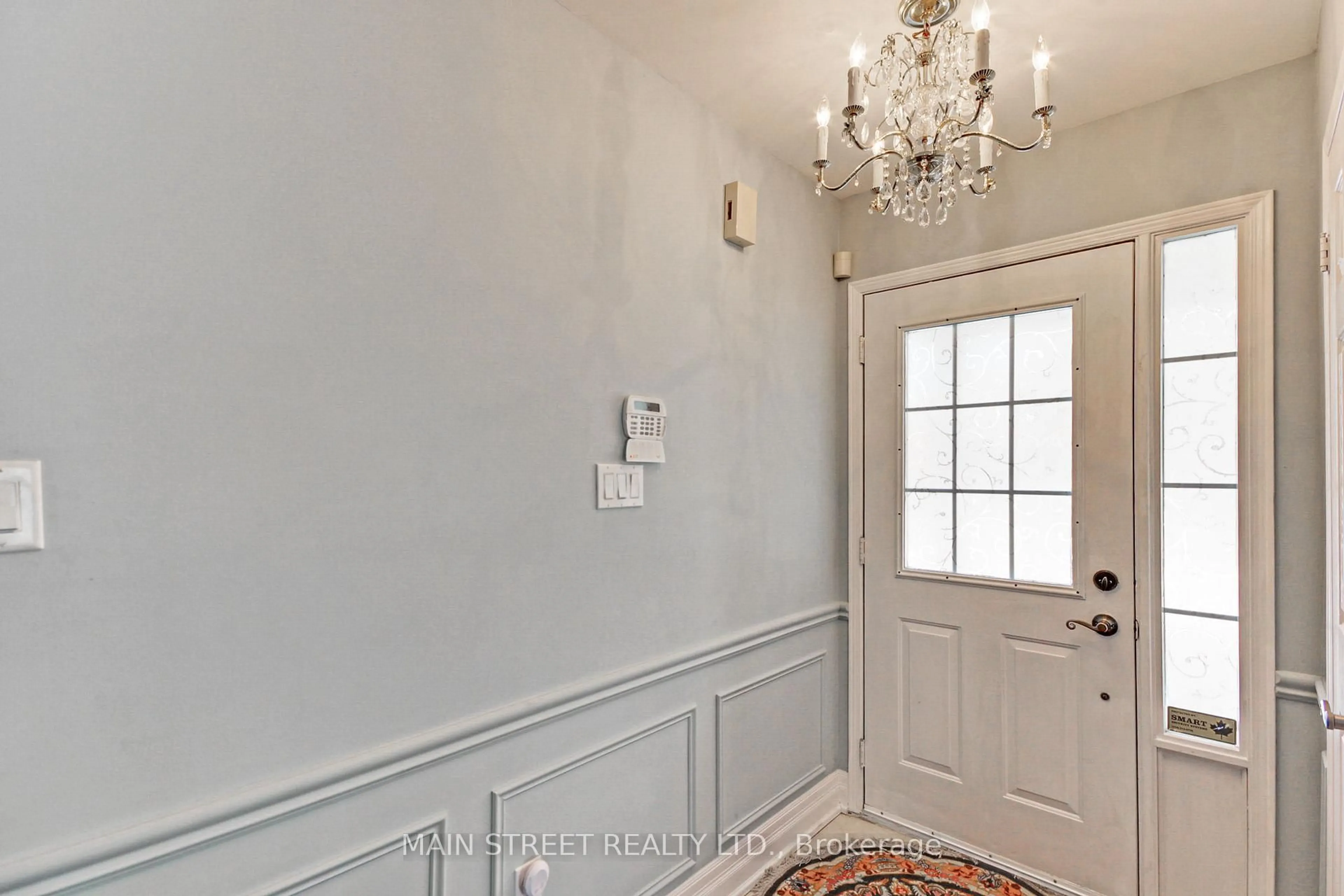 Indoor entryway for 108 Hollandview Tr, Aurora Ontario L4G 7H6